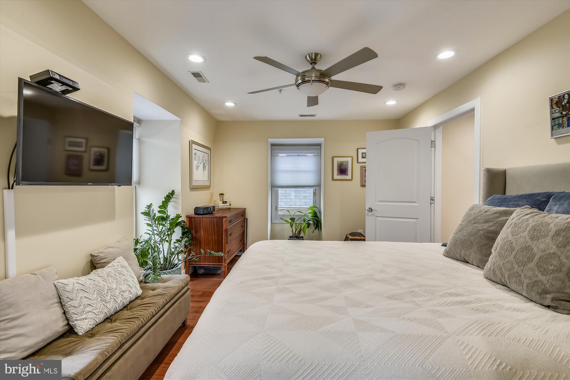 MURRAY HILL - Residential