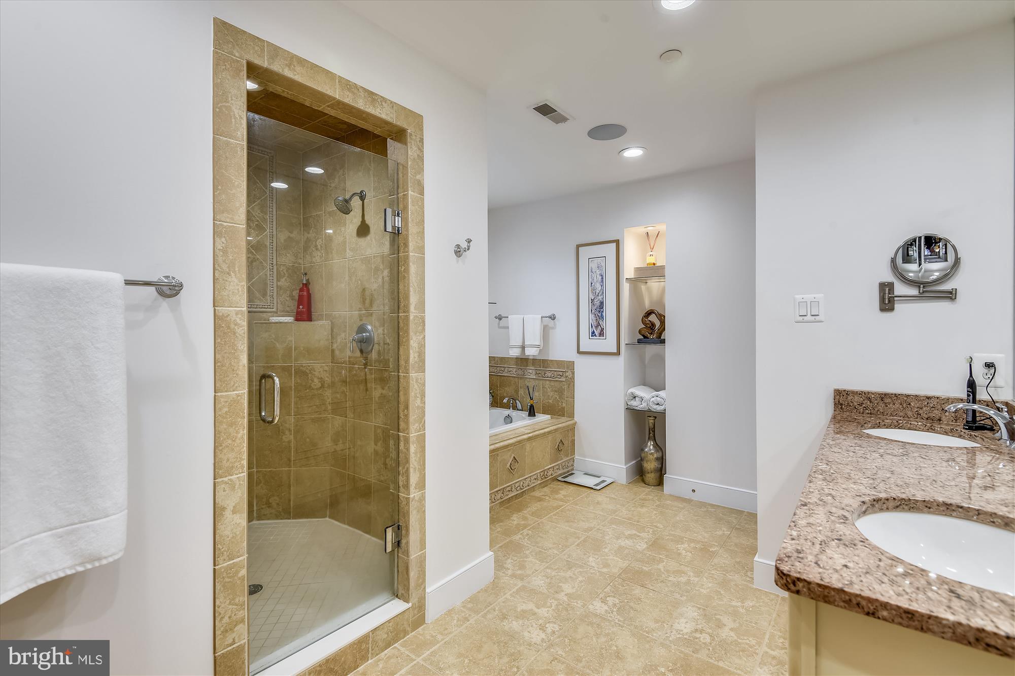 MURRAY HILL - Residential