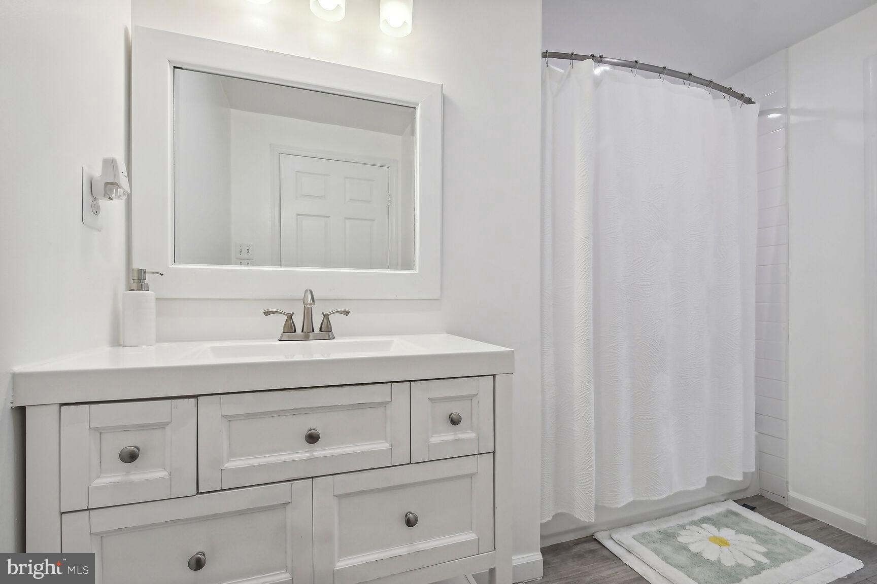 LOCKMEADE - Residential Lease