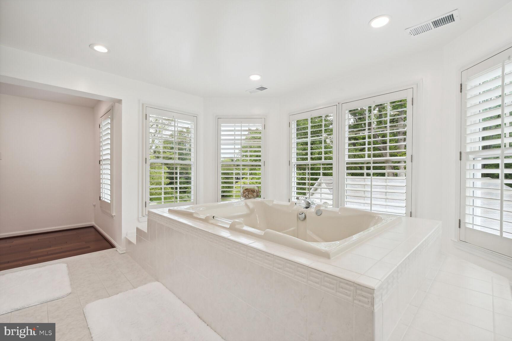 LOCKMEADE - Residential Lease