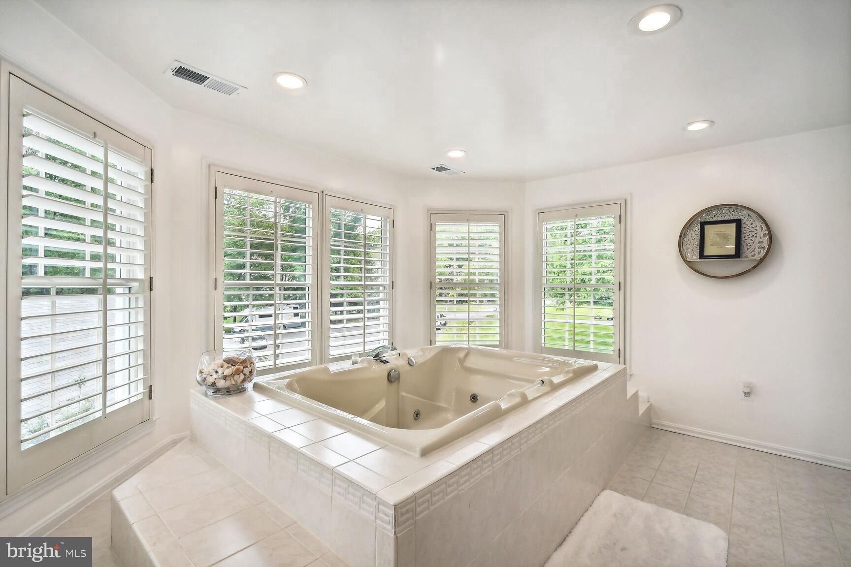 LOCKMEADE - Residential Lease