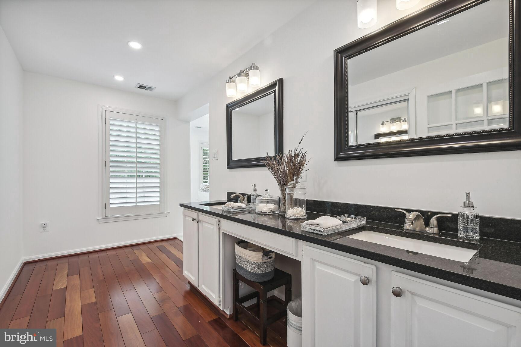 LOCKMEADE - Residential Lease