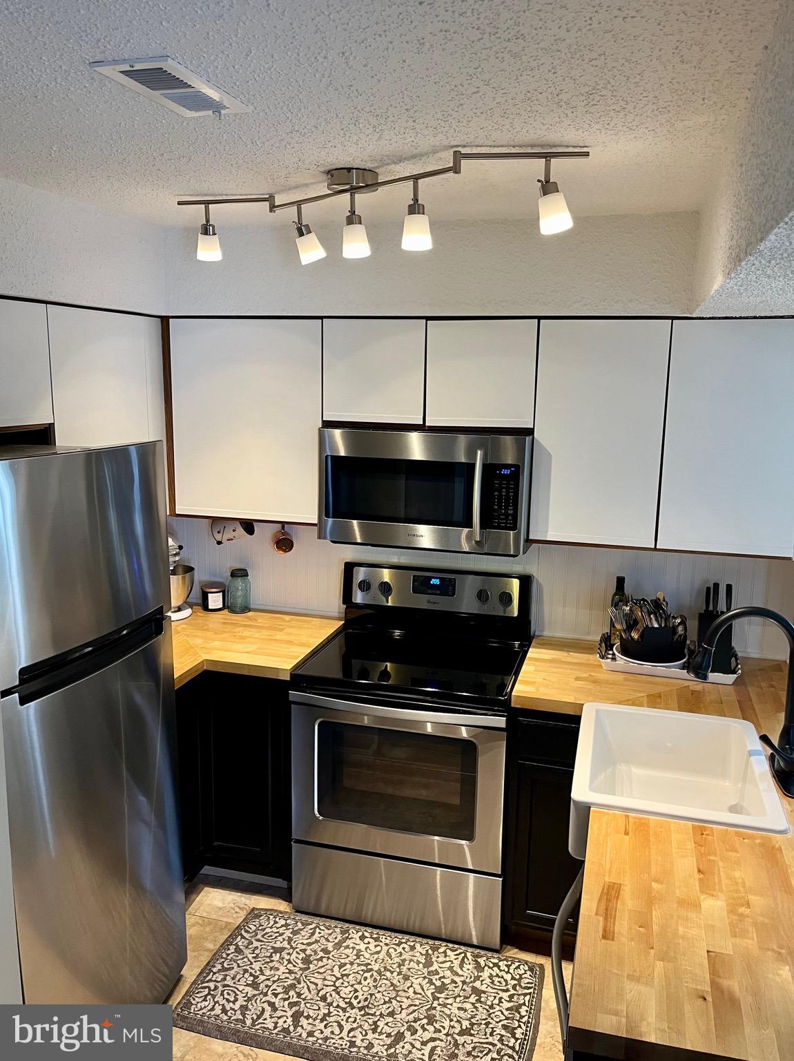 THE TIERS OF LAUREL LAKE - Residential