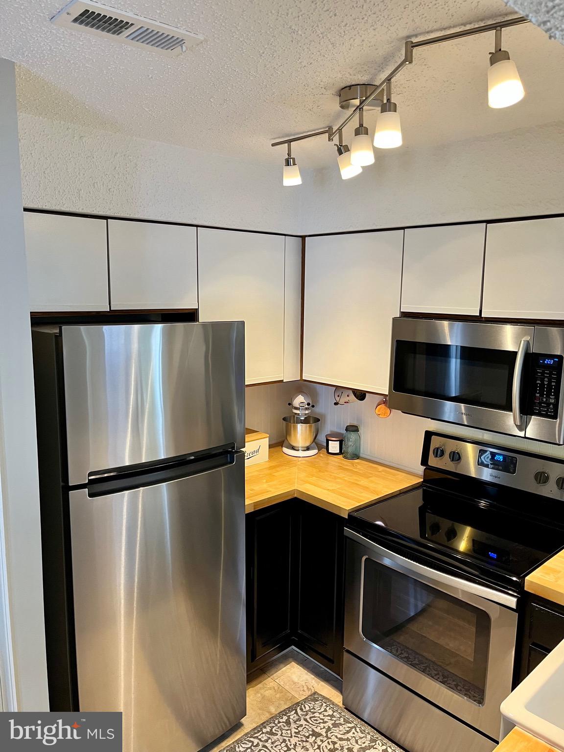 THE TIERS OF LAUREL LAKE - Residential