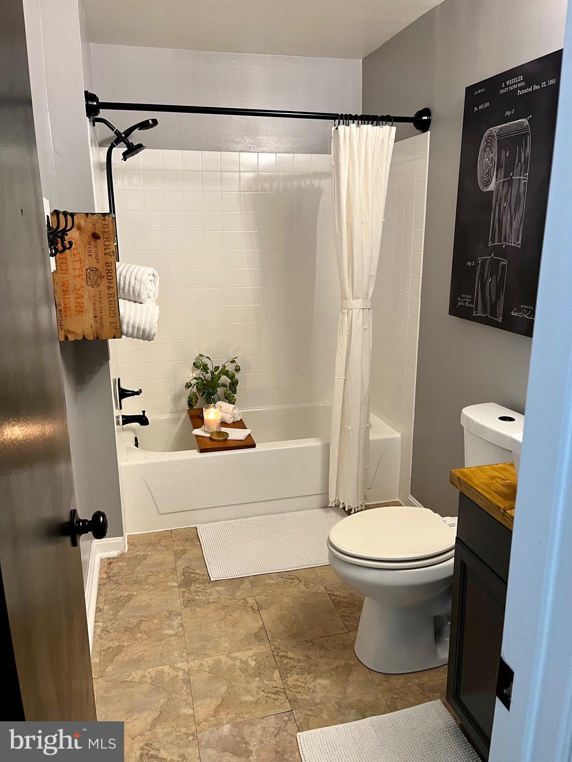 THE TIERS OF LAUREL LAKE - Residential