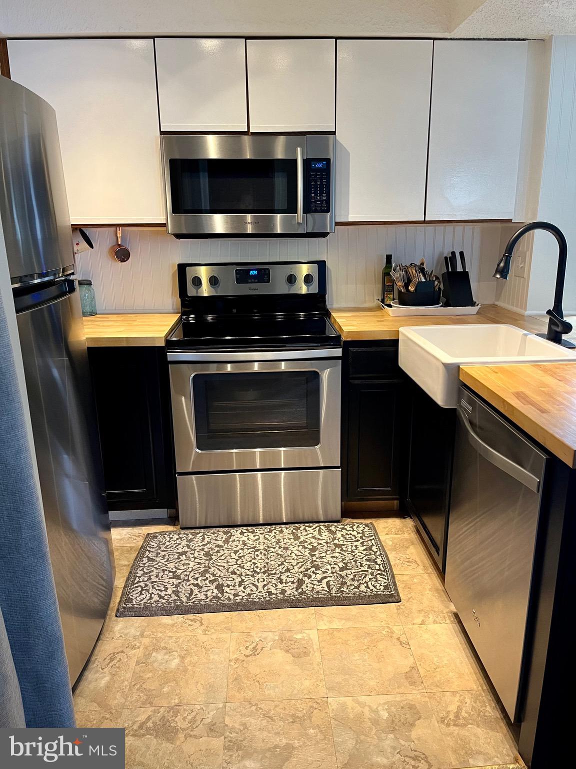 THE TIERS OF LAUREL LAKE - Residential