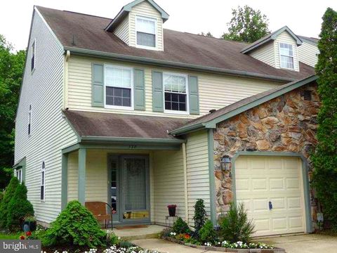 Townhouse For Sale - 138 Lamplighter Court<br/> Burlington County, MARLTON, NJ 08053