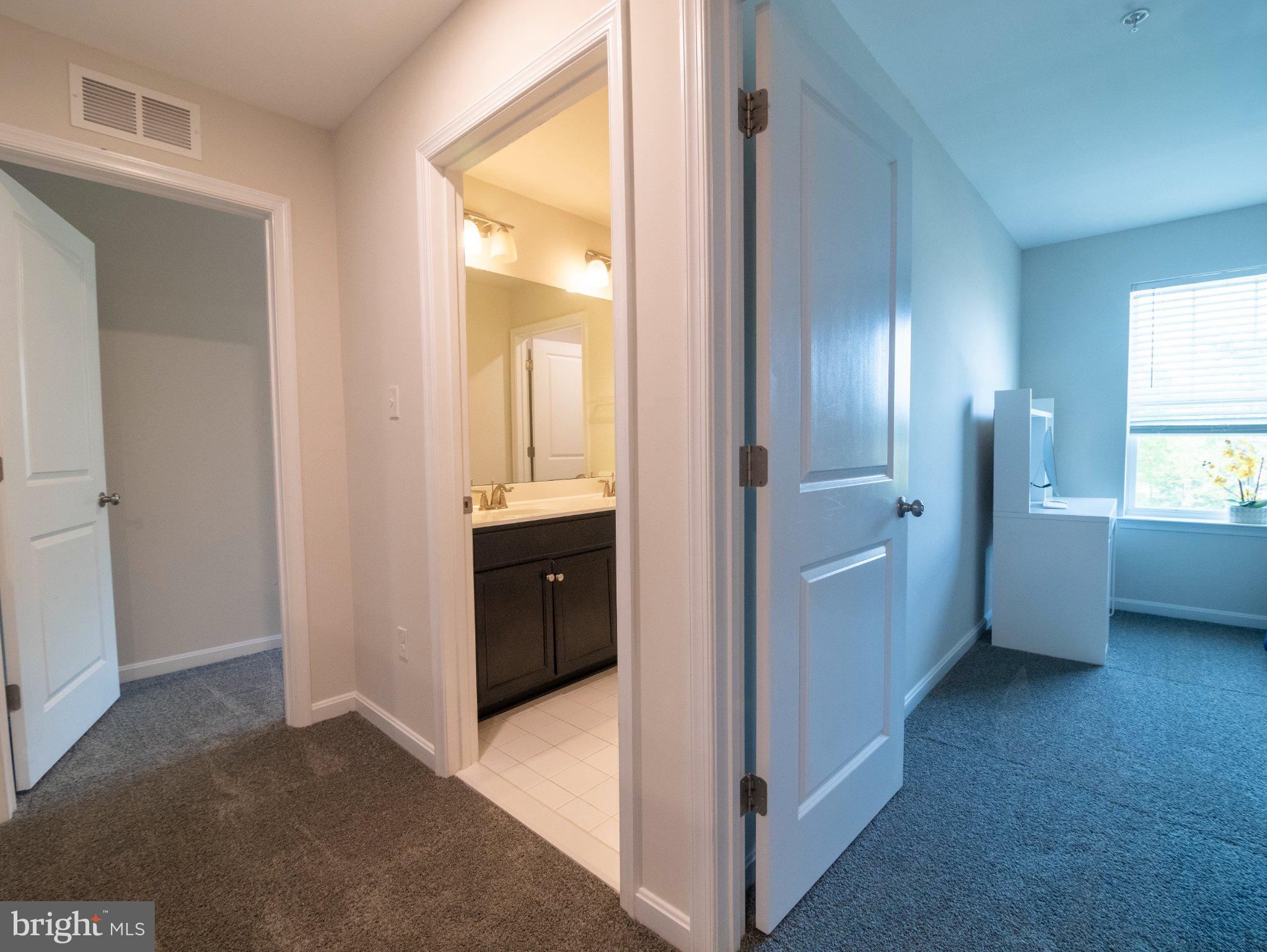 HONEYSUCKLE RIDGE - Residential