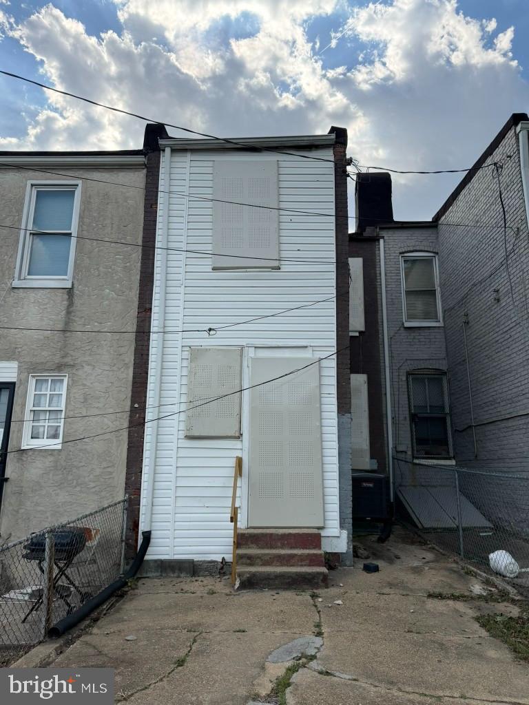 EAST BALTIMORE MIDWAY - Residential