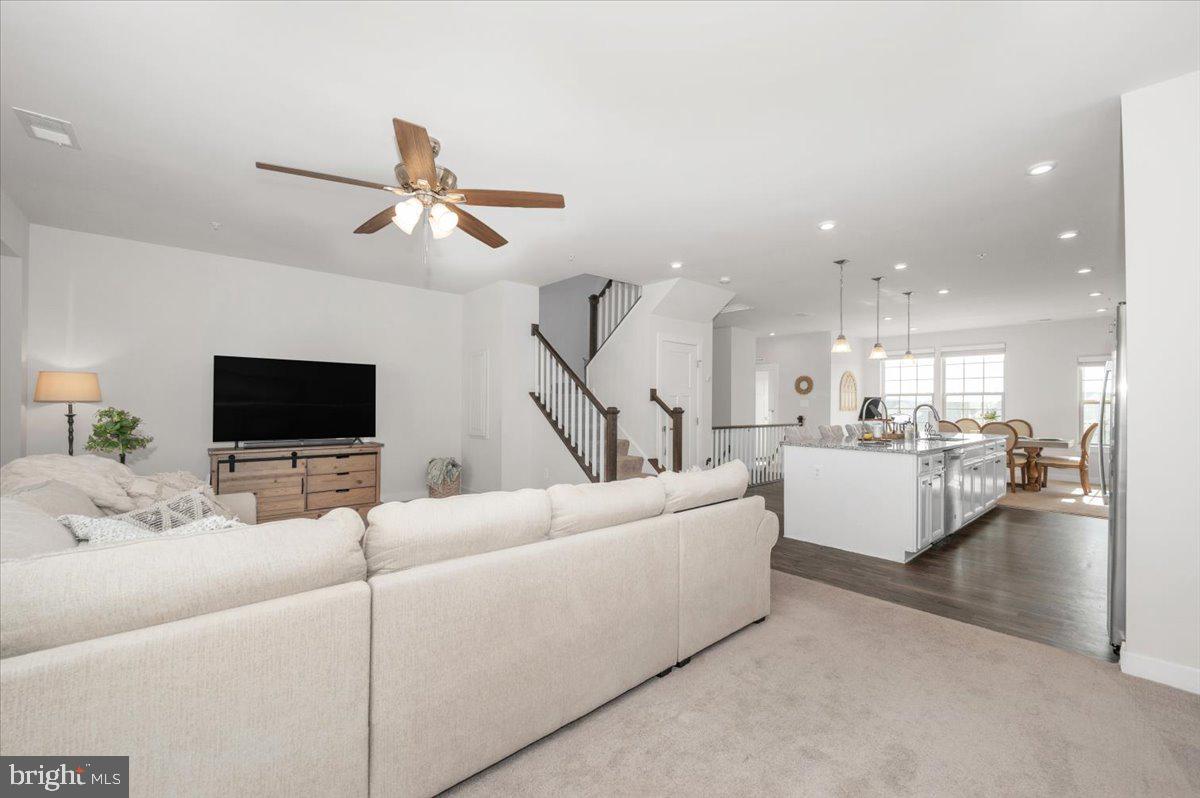 OAKDALE VILLAGE - Residential