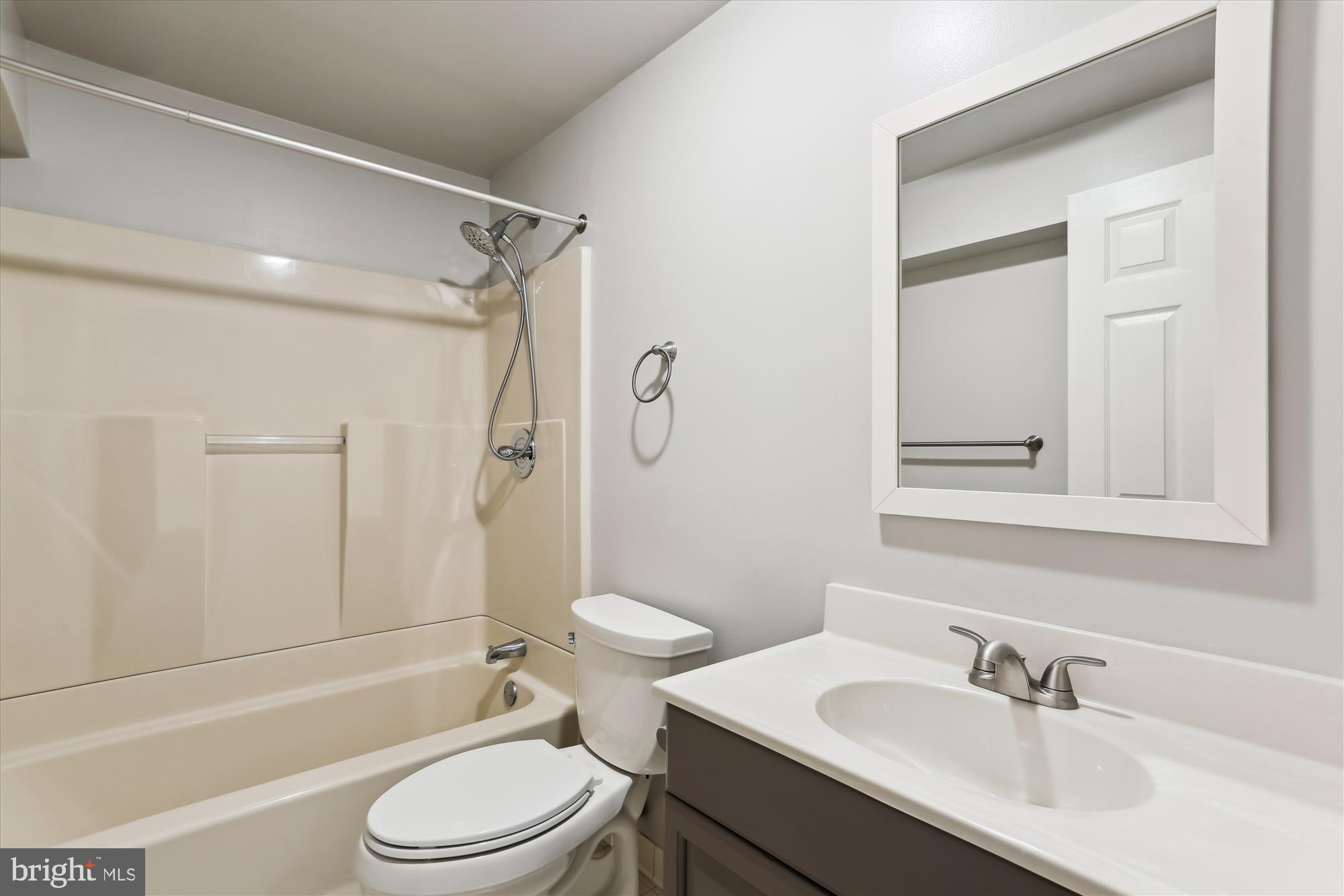 BROOKEVILLE KNOLLS - Residential