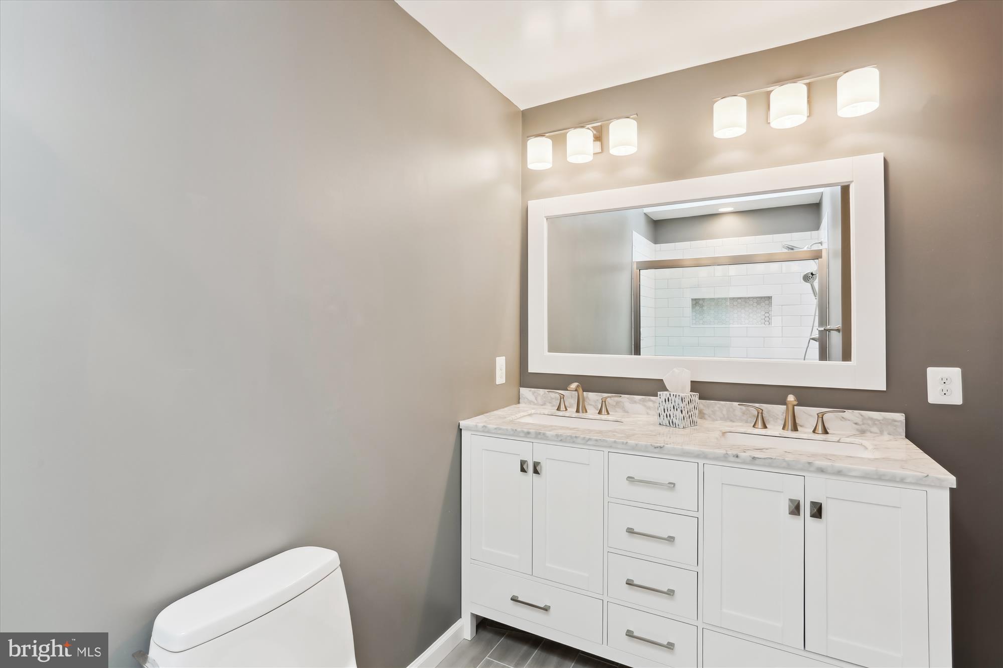 BROOKEVILLE KNOLLS - Residential