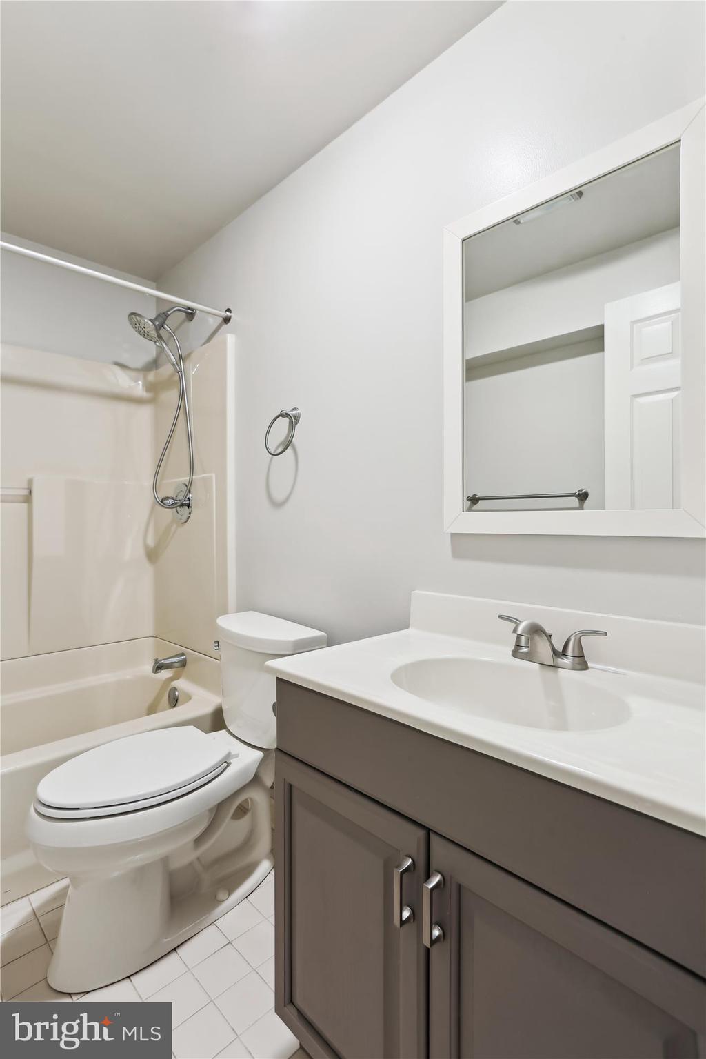 BROOKEVILLE KNOLLS - Residential