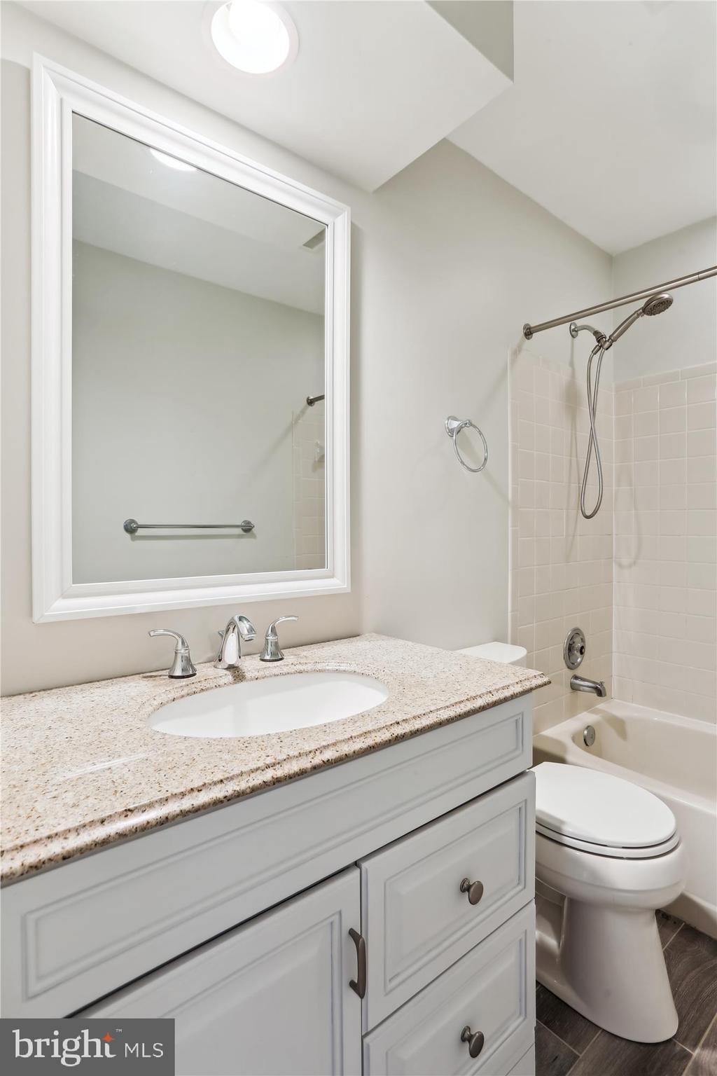 BROOKEVILLE KNOLLS - Residential