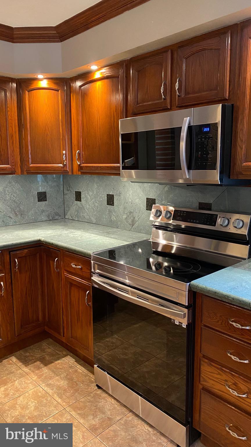 WEST LAWN - Residential Lease