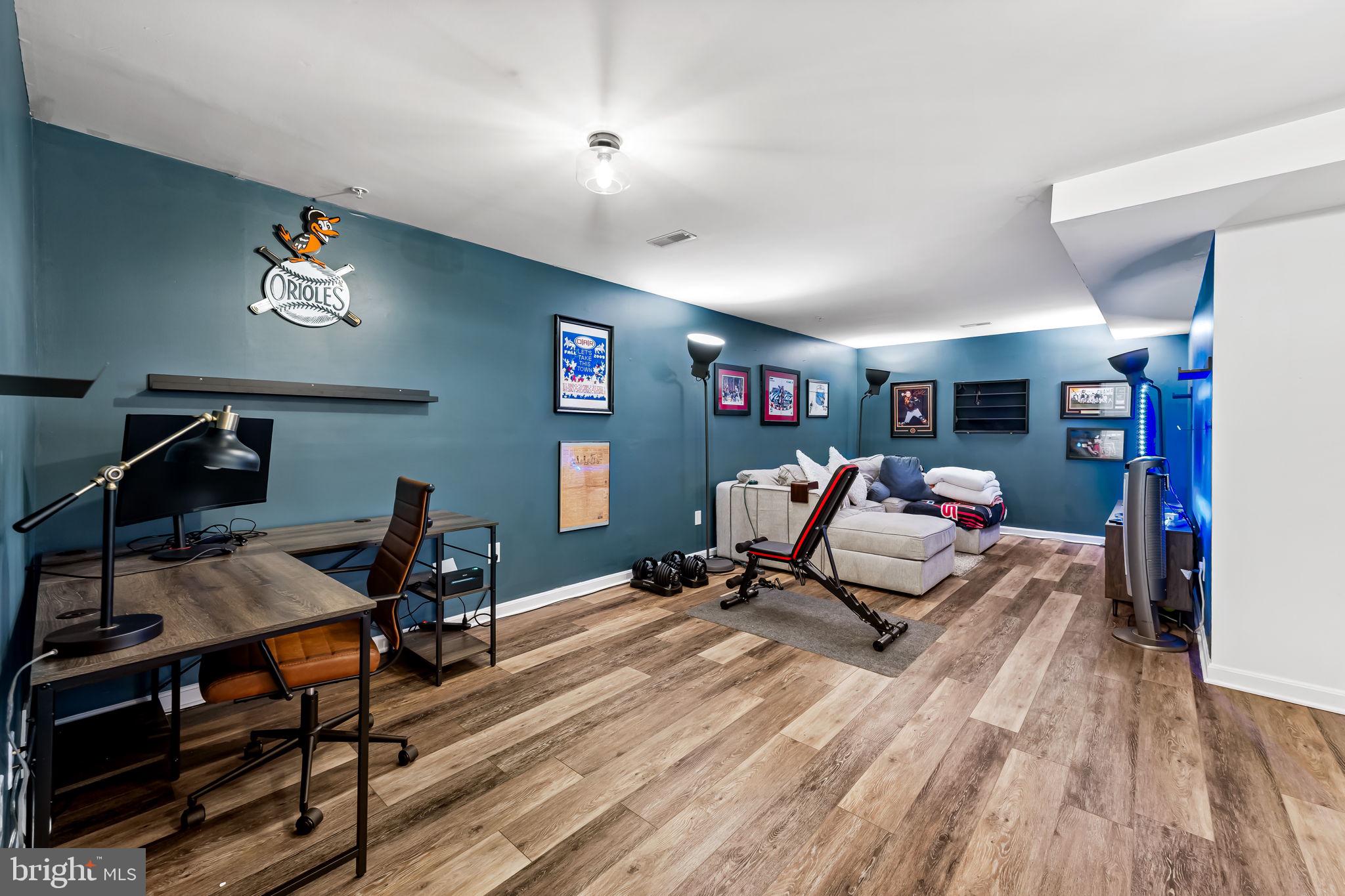 CONSTANT FRIENDSHIP - Residential