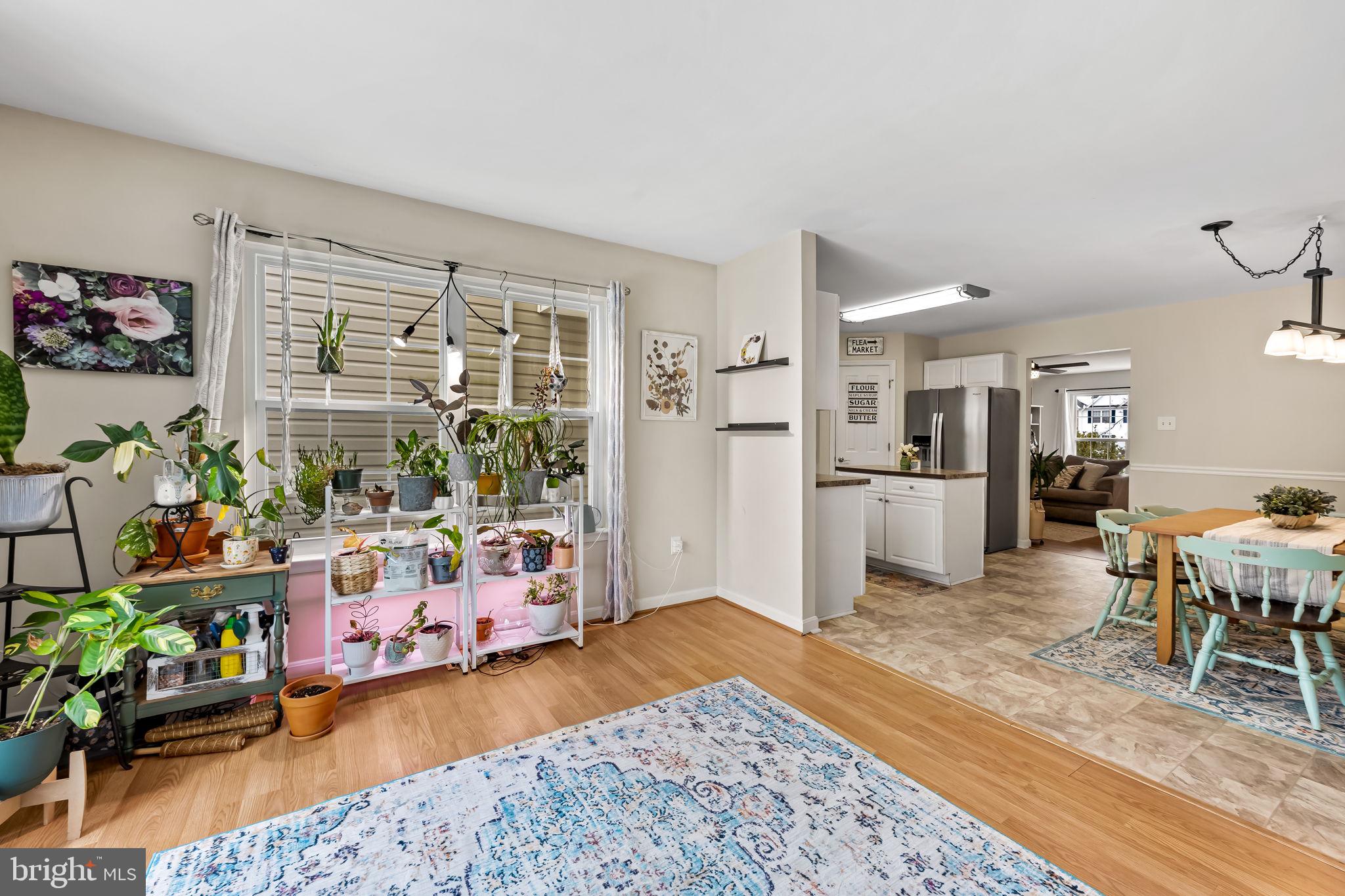 CONSTANT FRIENDSHIP - Residential