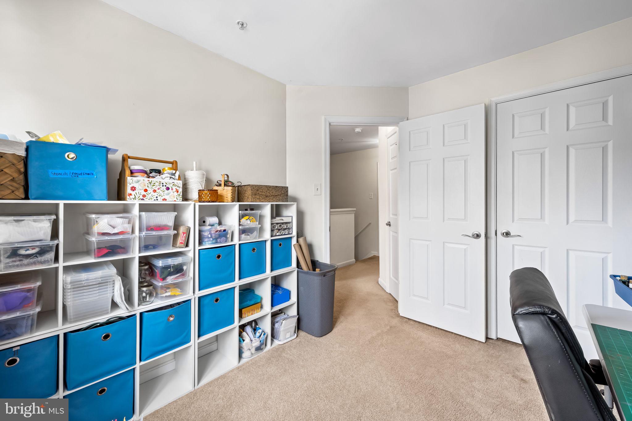 CONSTANT FRIENDSHIP - Residential