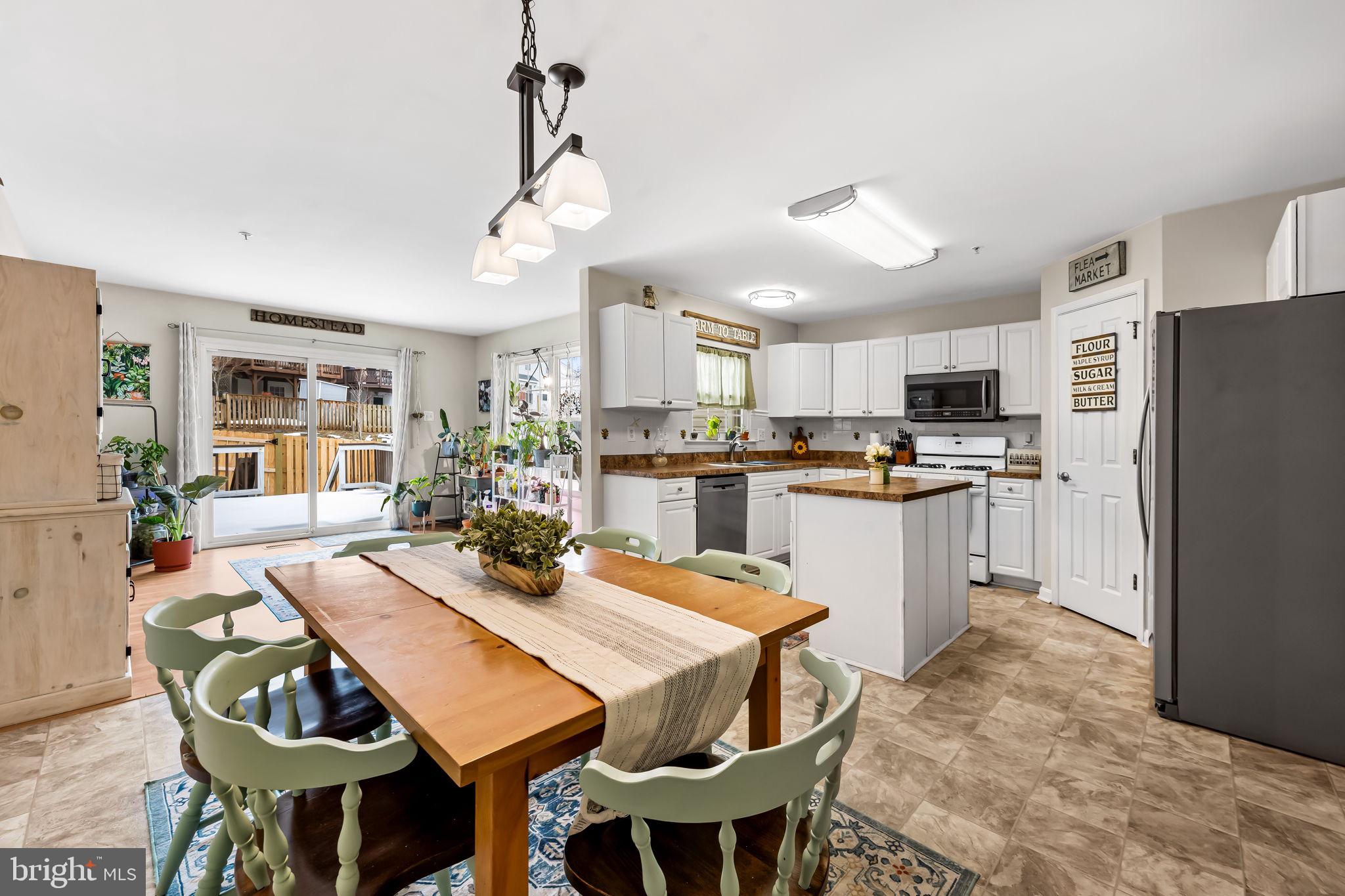 725 SHALLOW RIDGE COURT