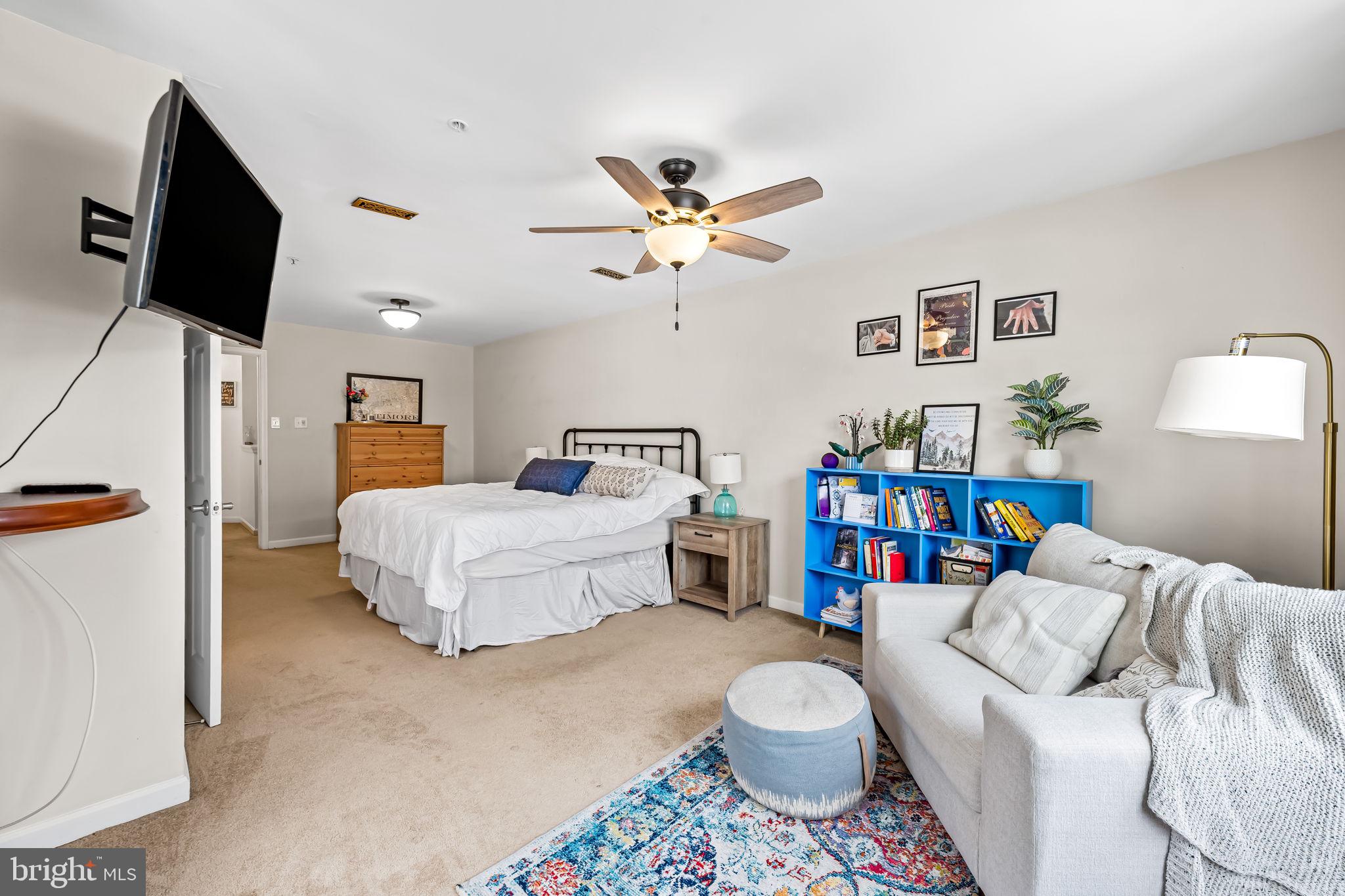 CONSTANT FRIENDSHIP - Residential