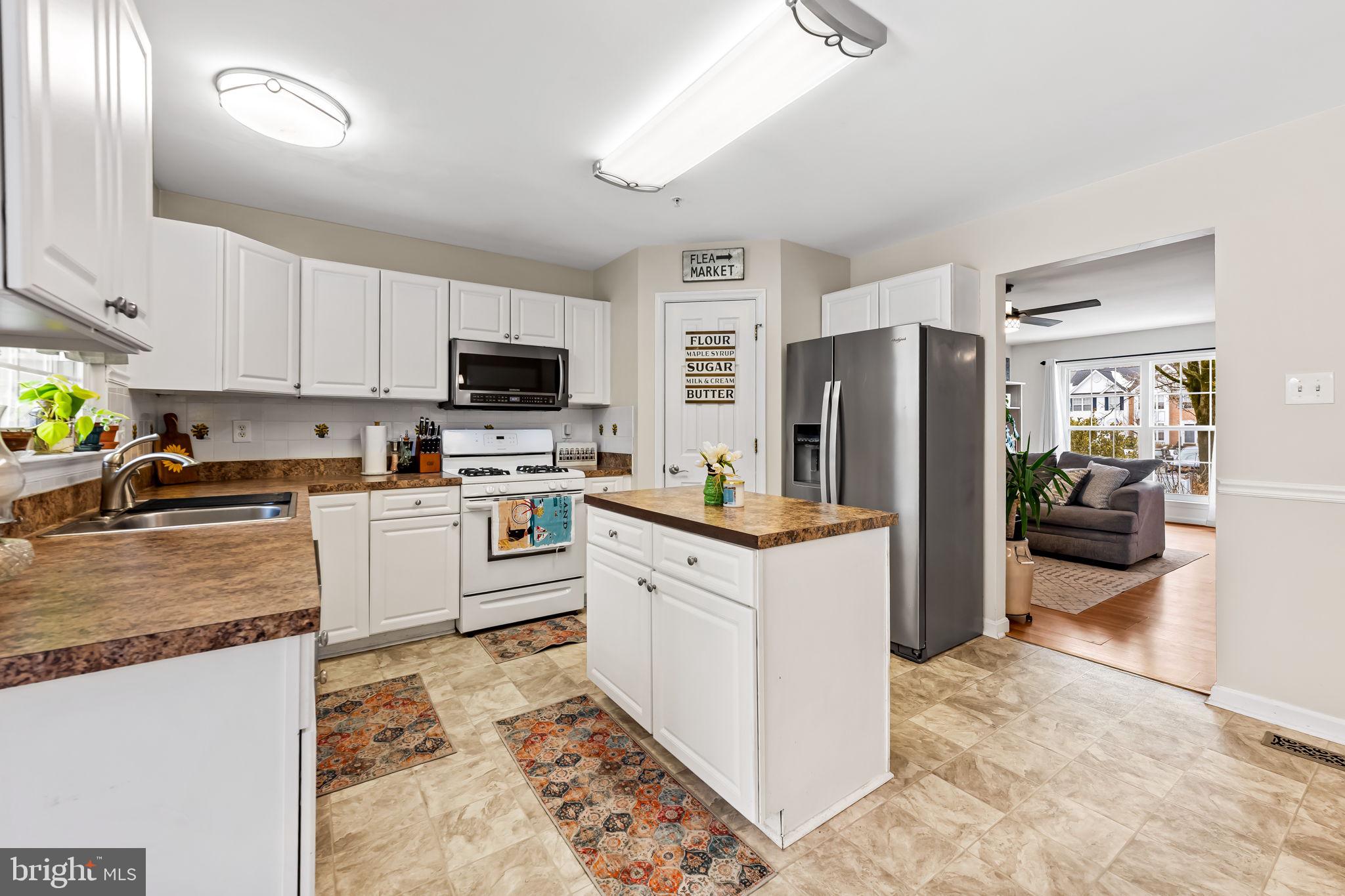 CONSTANT FRIENDSHIP - Residential