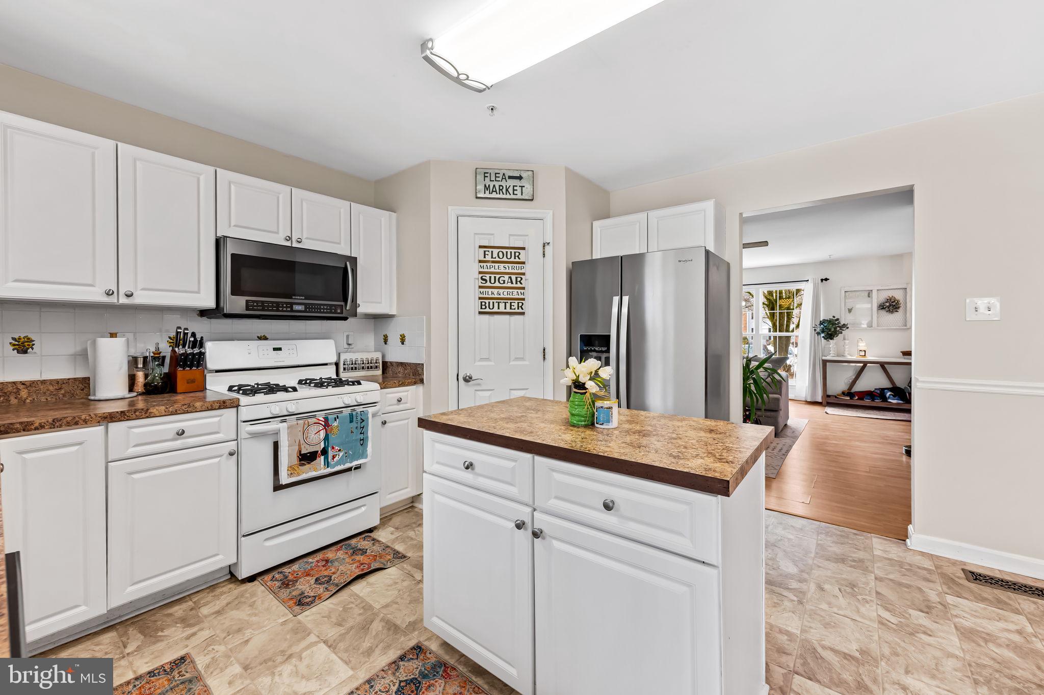 CONSTANT FRIENDSHIP - Residential