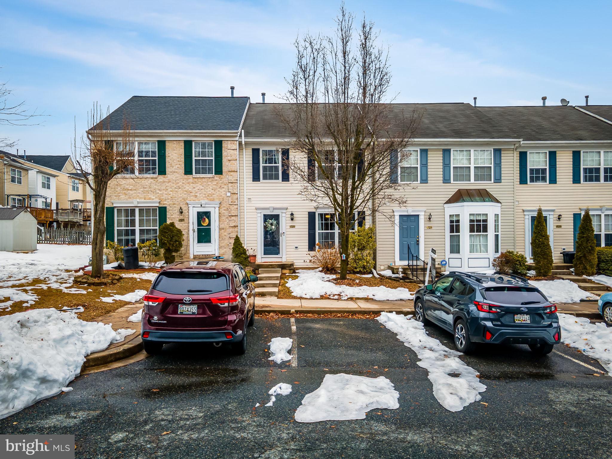 725 SHALLOW RIDGE COURT