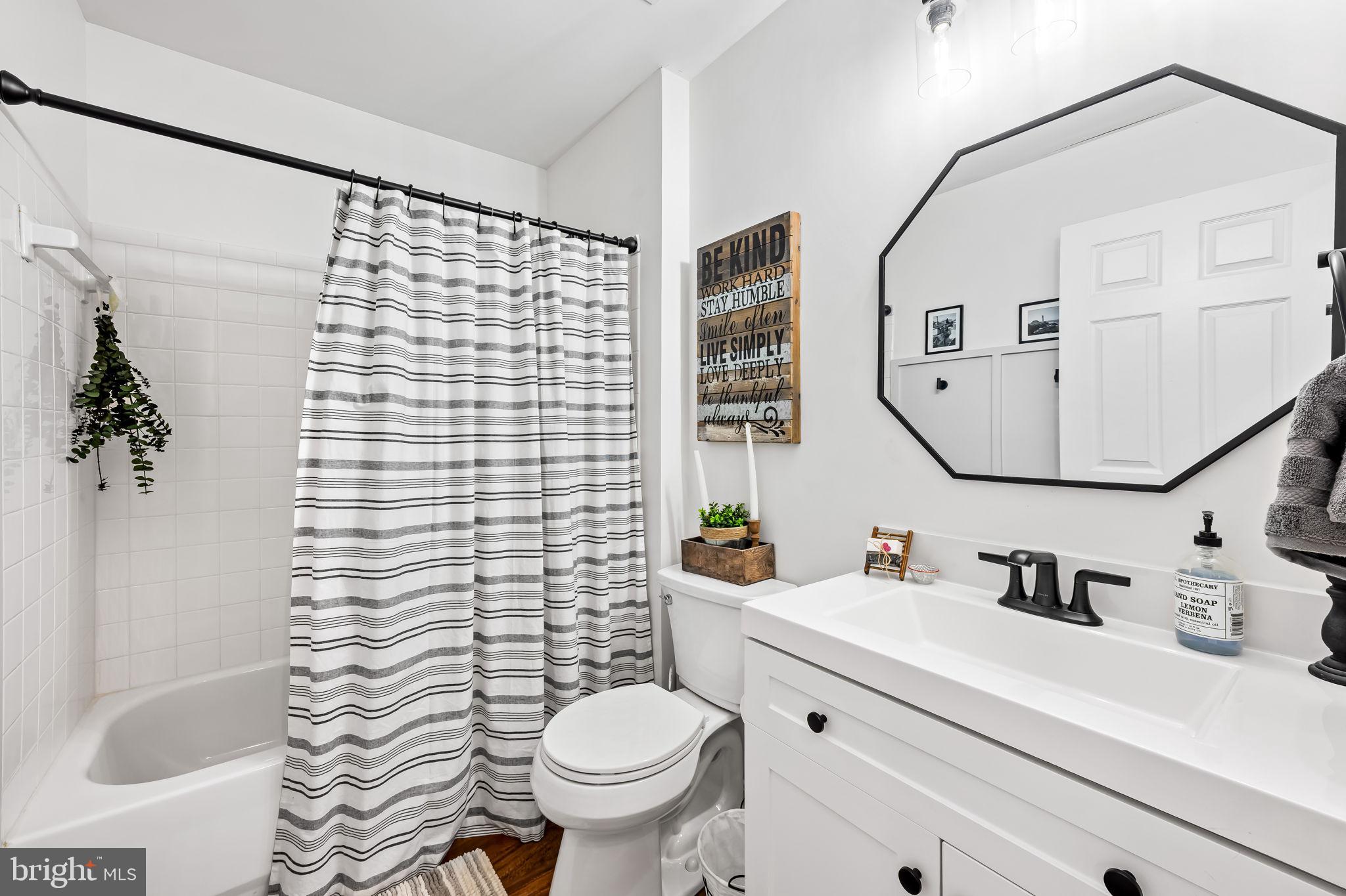 CONSTANT FRIENDSHIP - Residential