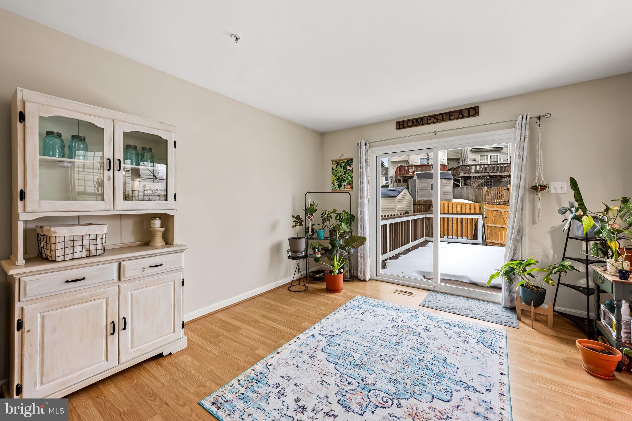 CONSTANT FRIENDSHIP - Residential