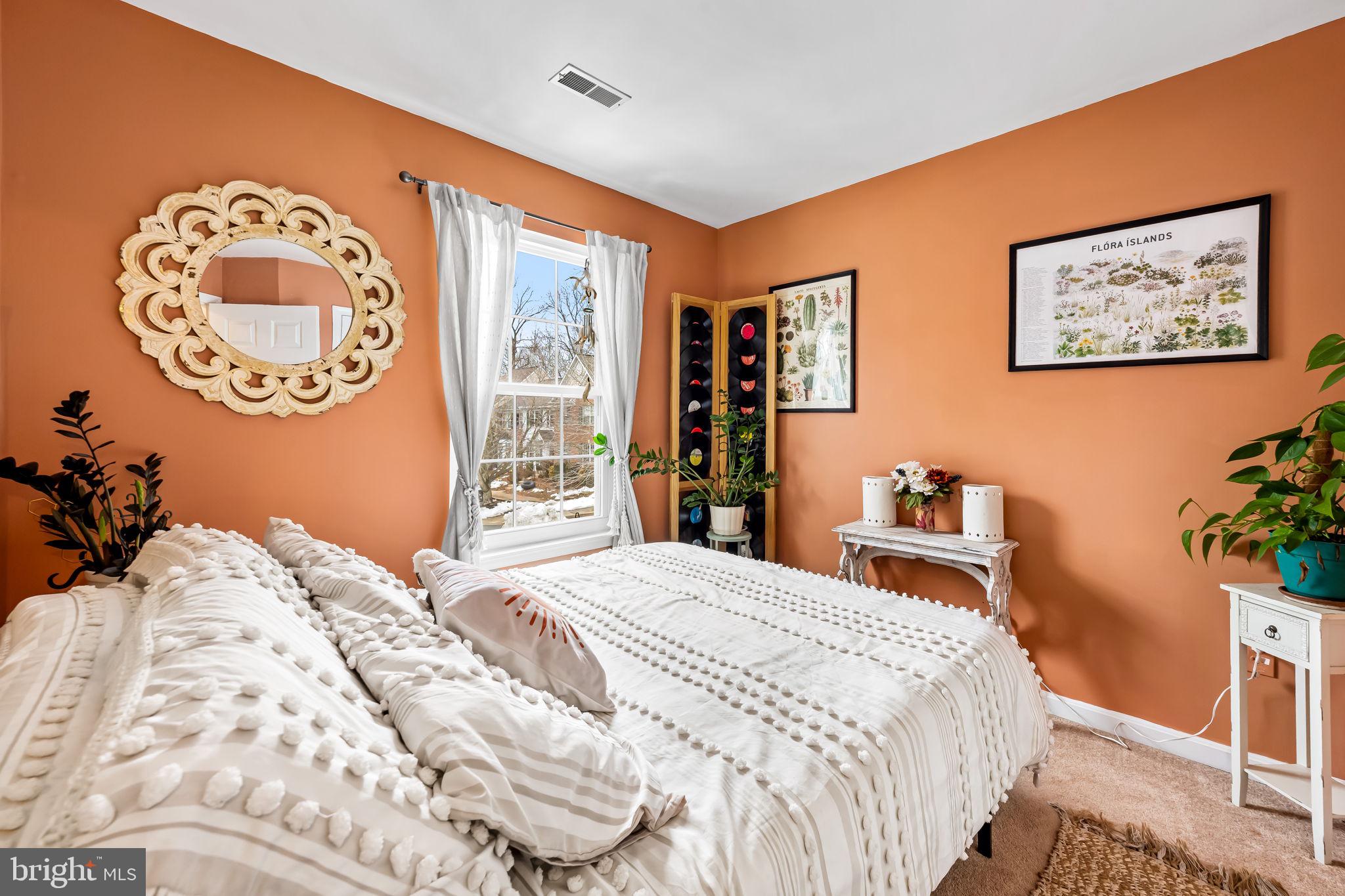 CONSTANT FRIENDSHIP - Residential