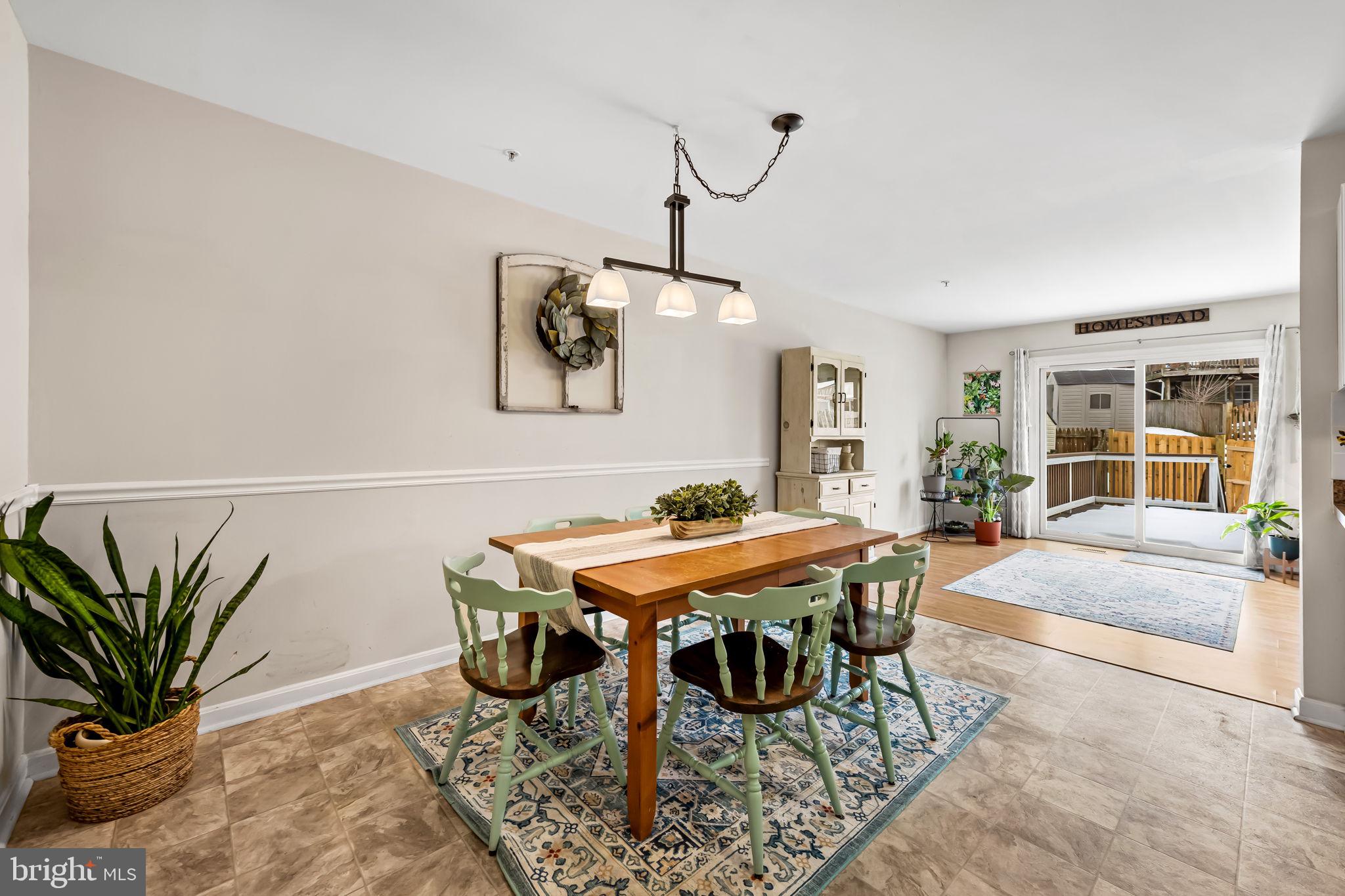 CONSTANT FRIENDSHIP - Residential