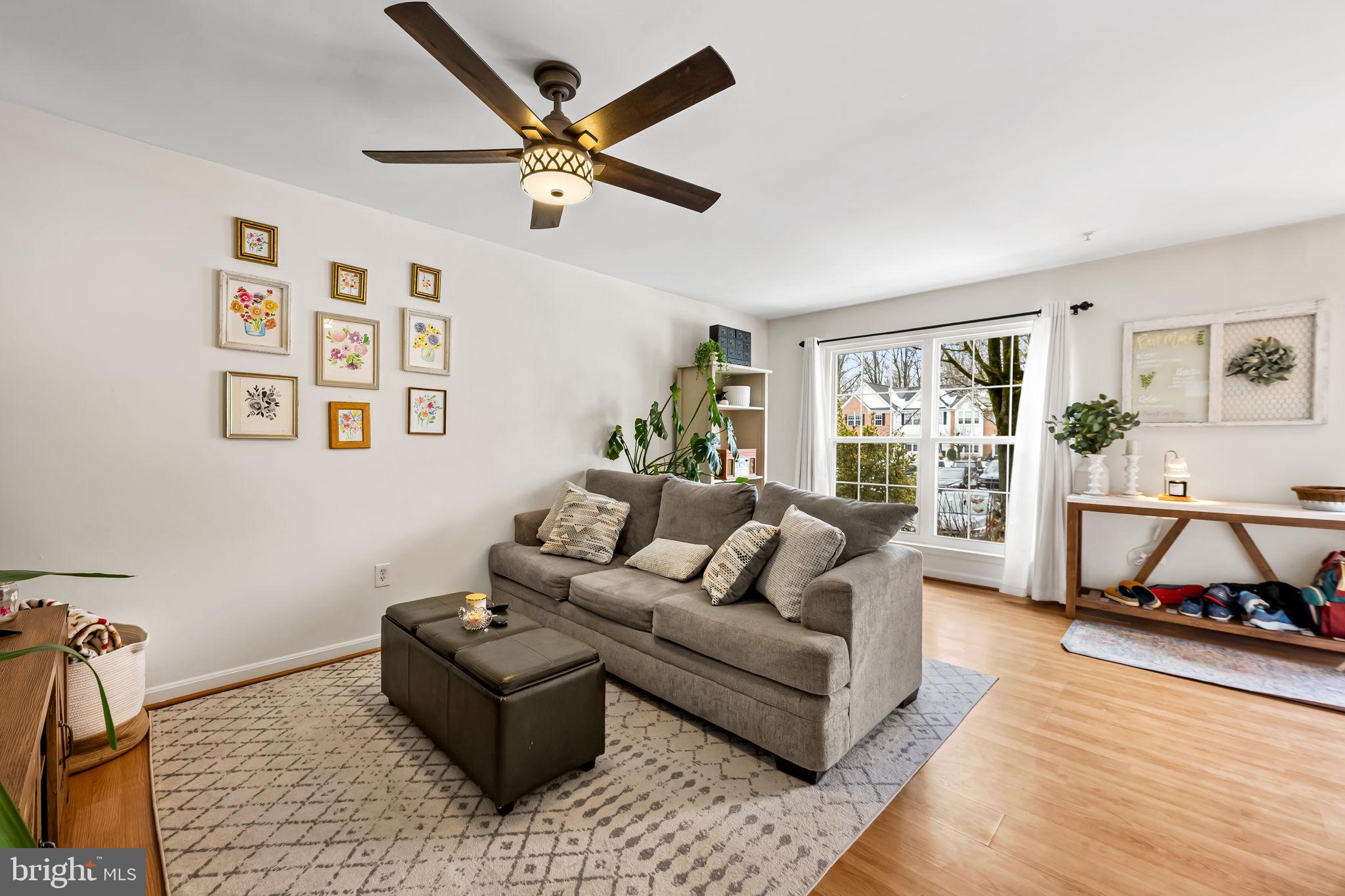 CONSTANT FRIENDSHIP - Residential