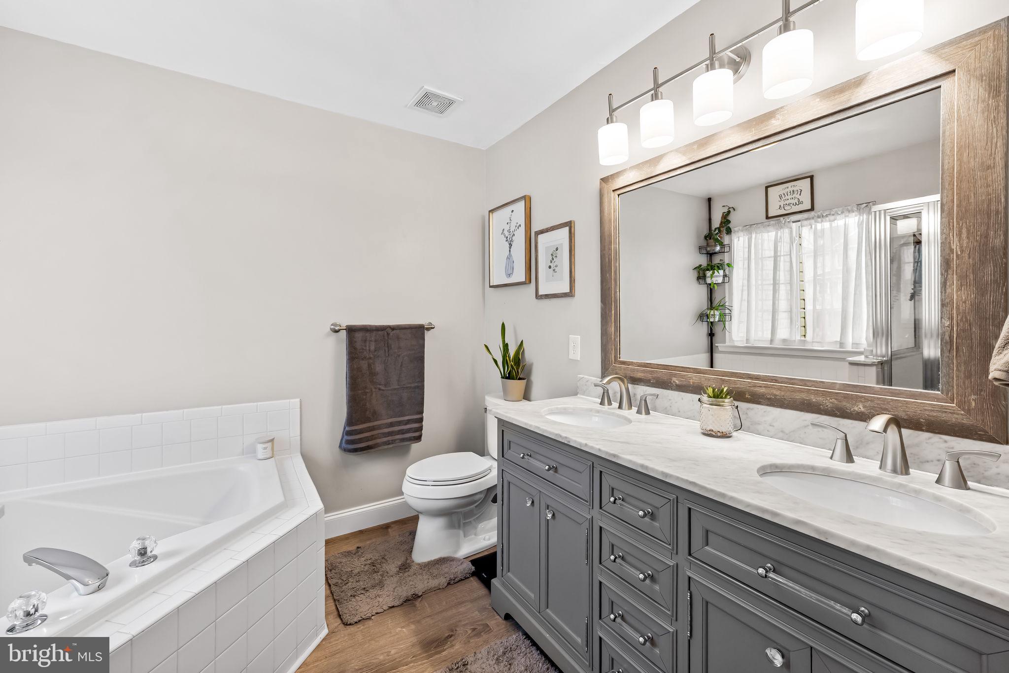 CONSTANT FRIENDSHIP - Residential