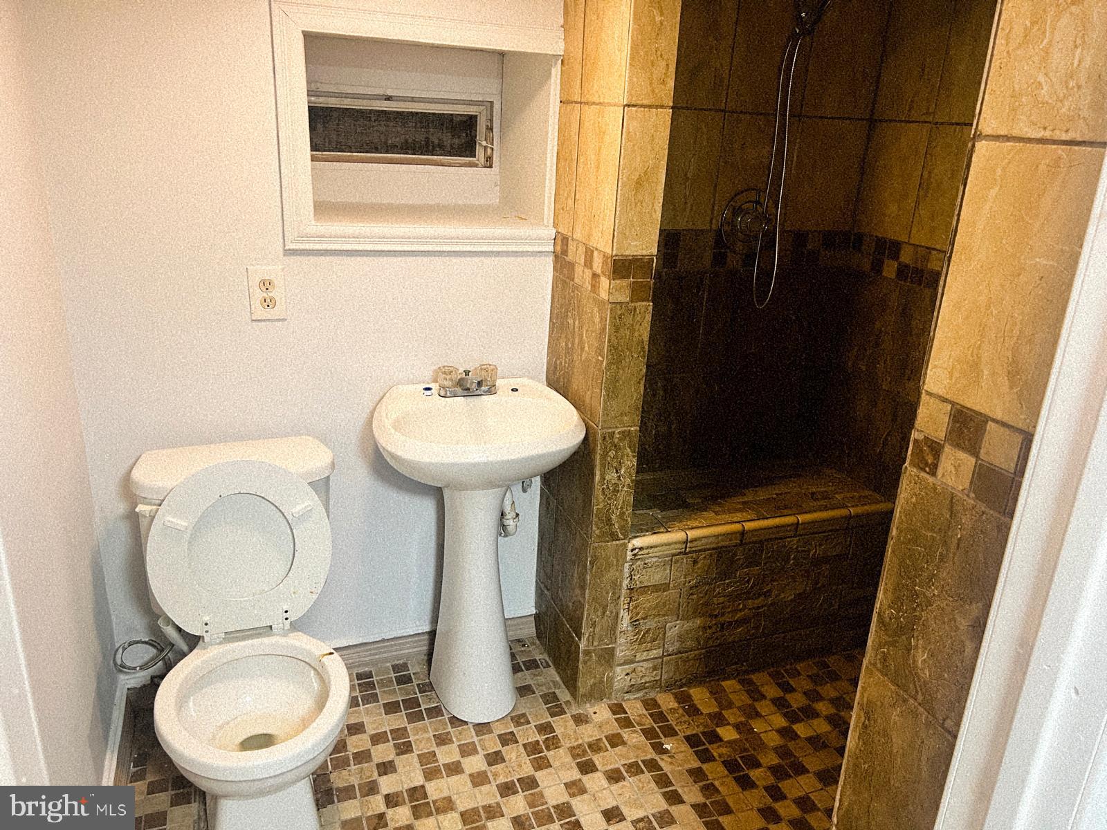 LAWNCREST - Residential