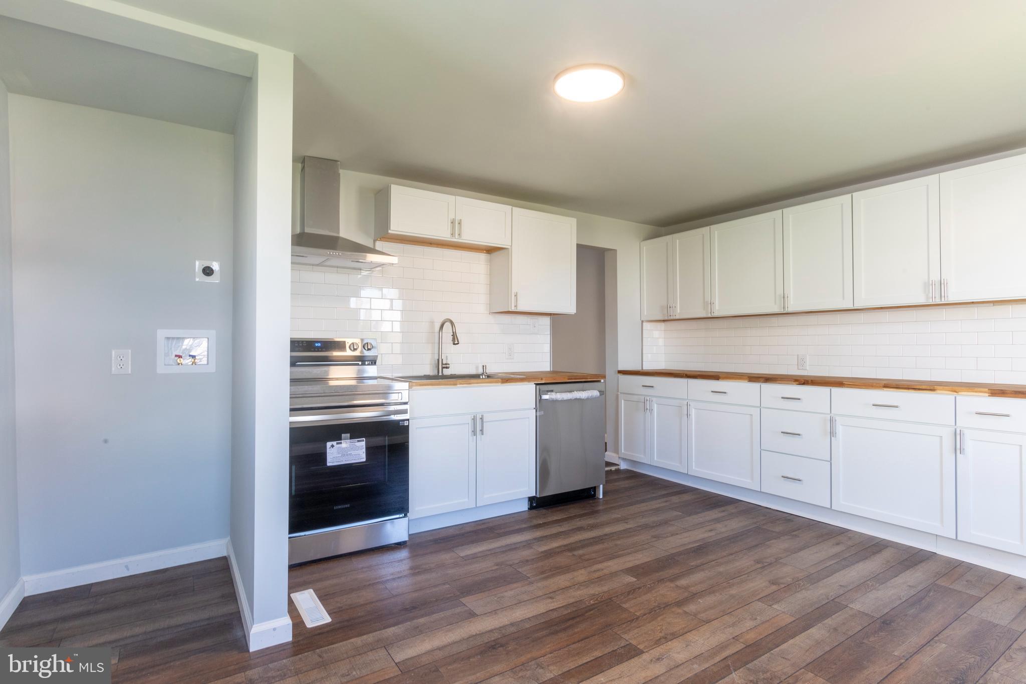 WALNUT STREET AREA - Residential