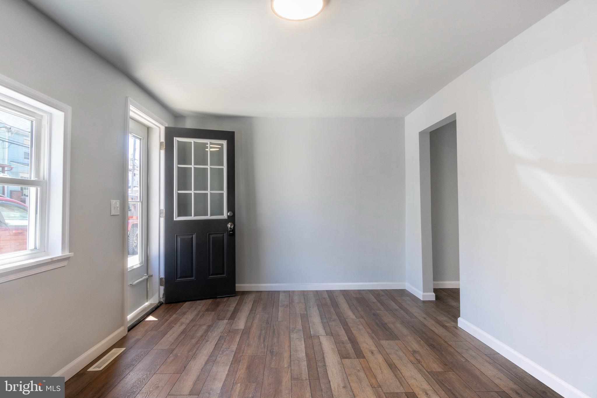 1605 CENTER STREET