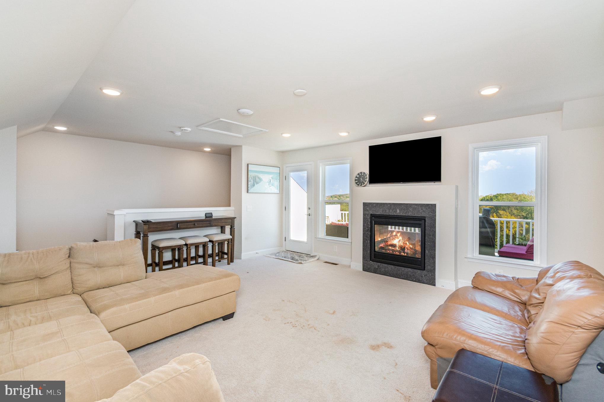 POTOMAC SHORES - Residential Lease