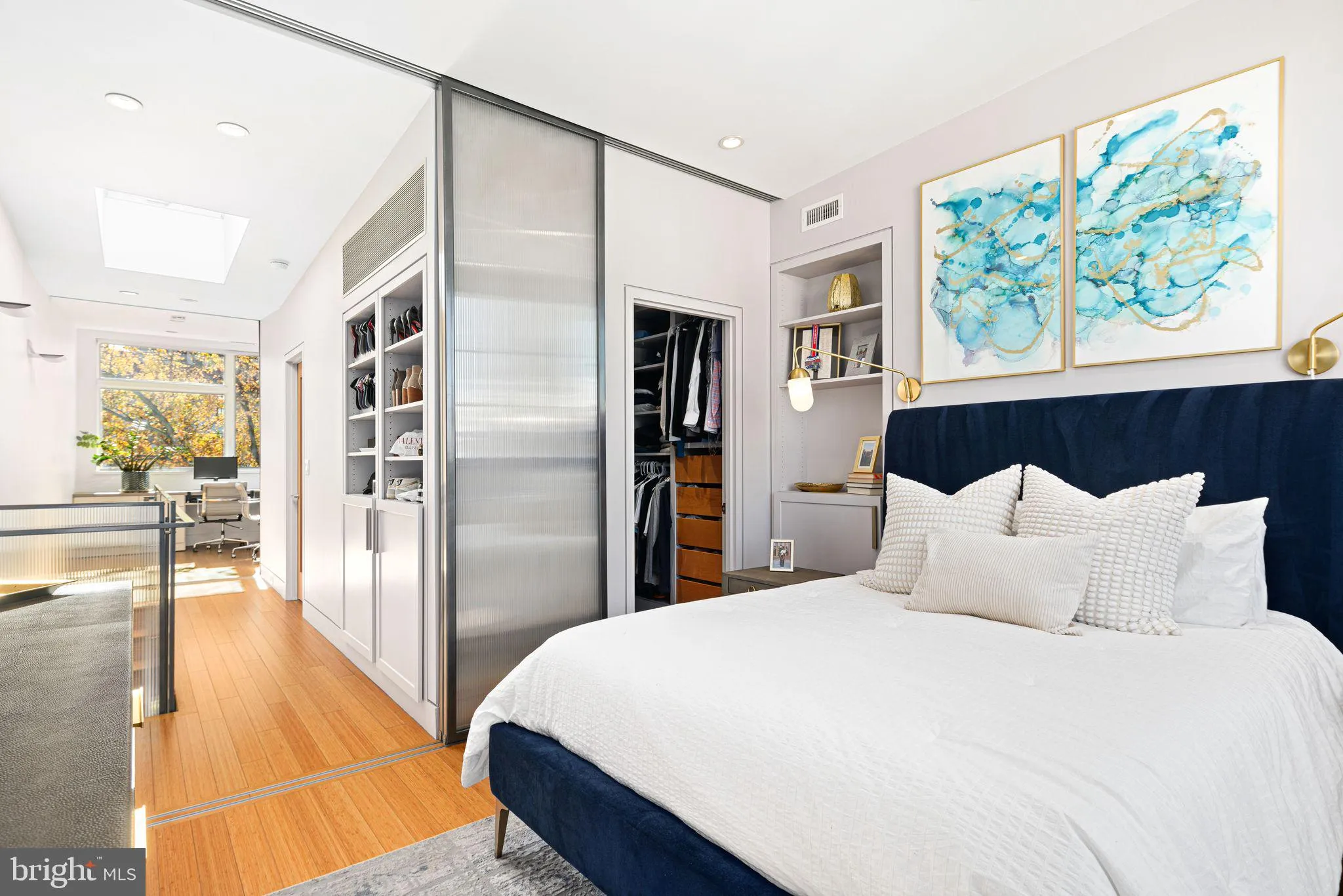 Philadelphia, Pennsylvania 19130, United States, 4 Bedrooms Bedrooms, ,3 BathroomsBathrooms,Residential,Pending,132604