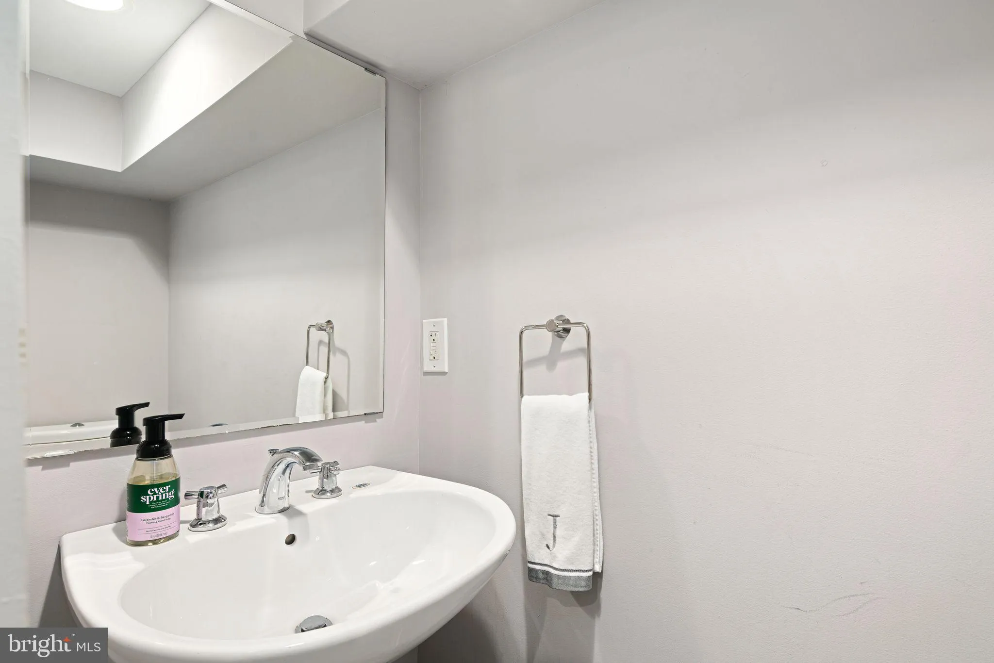 Philadelphia, Pennsylvania 19130, United States, 4 Bedrooms Bedrooms, ,3 BathroomsBathrooms,Residential,Pending,132604