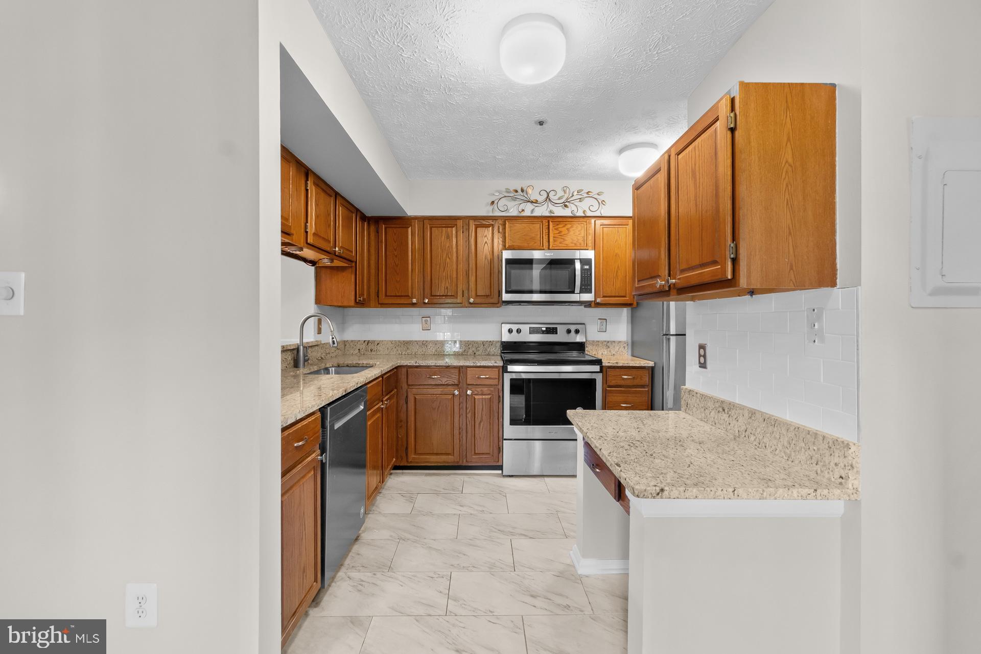 WATERS EDGE AT NORTH LAKE - Residential
