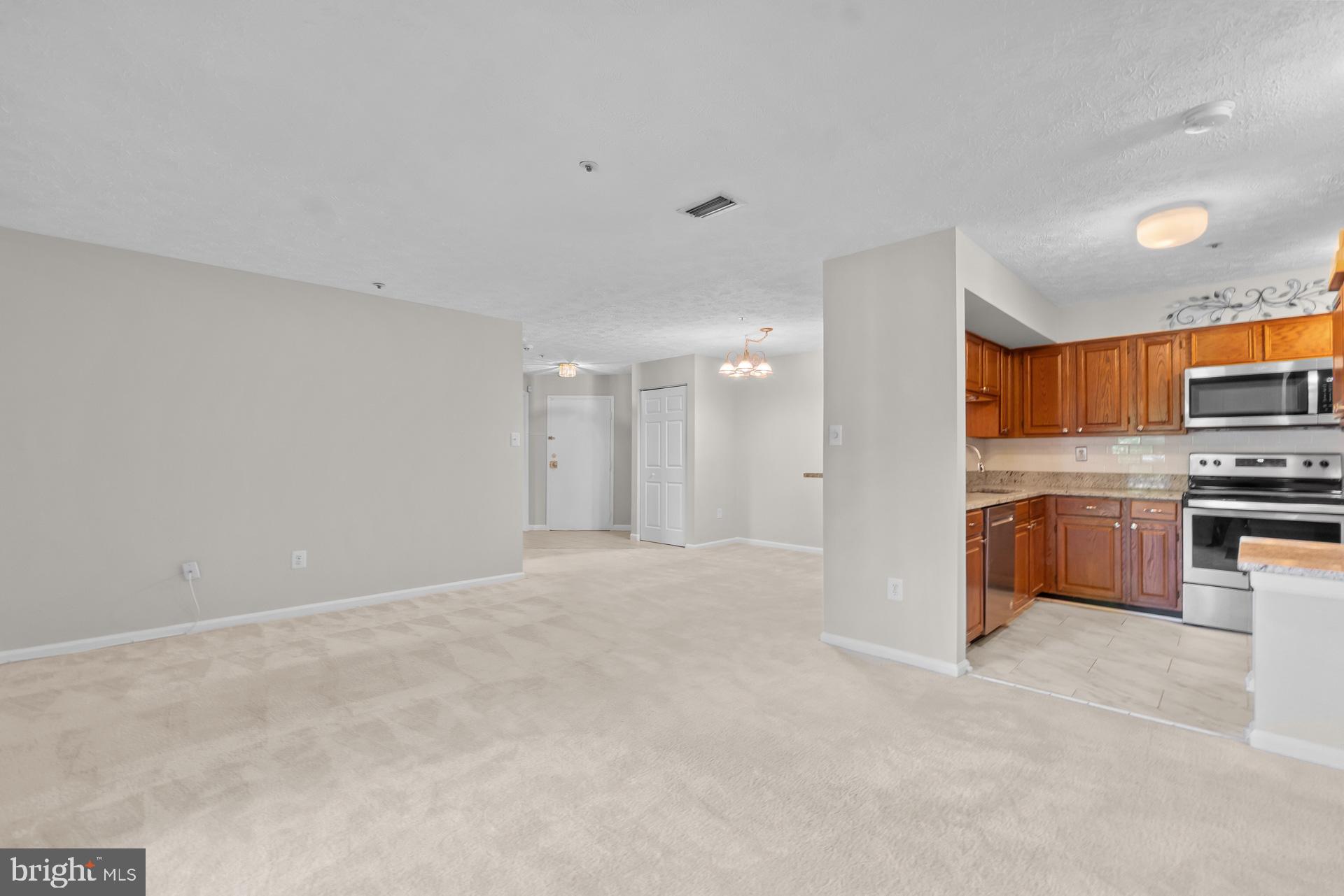 WATERS EDGE AT NORTH LAKE - Residential