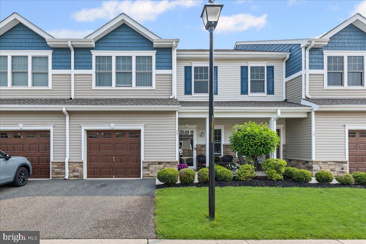 28 ROCKINGHAM WAY