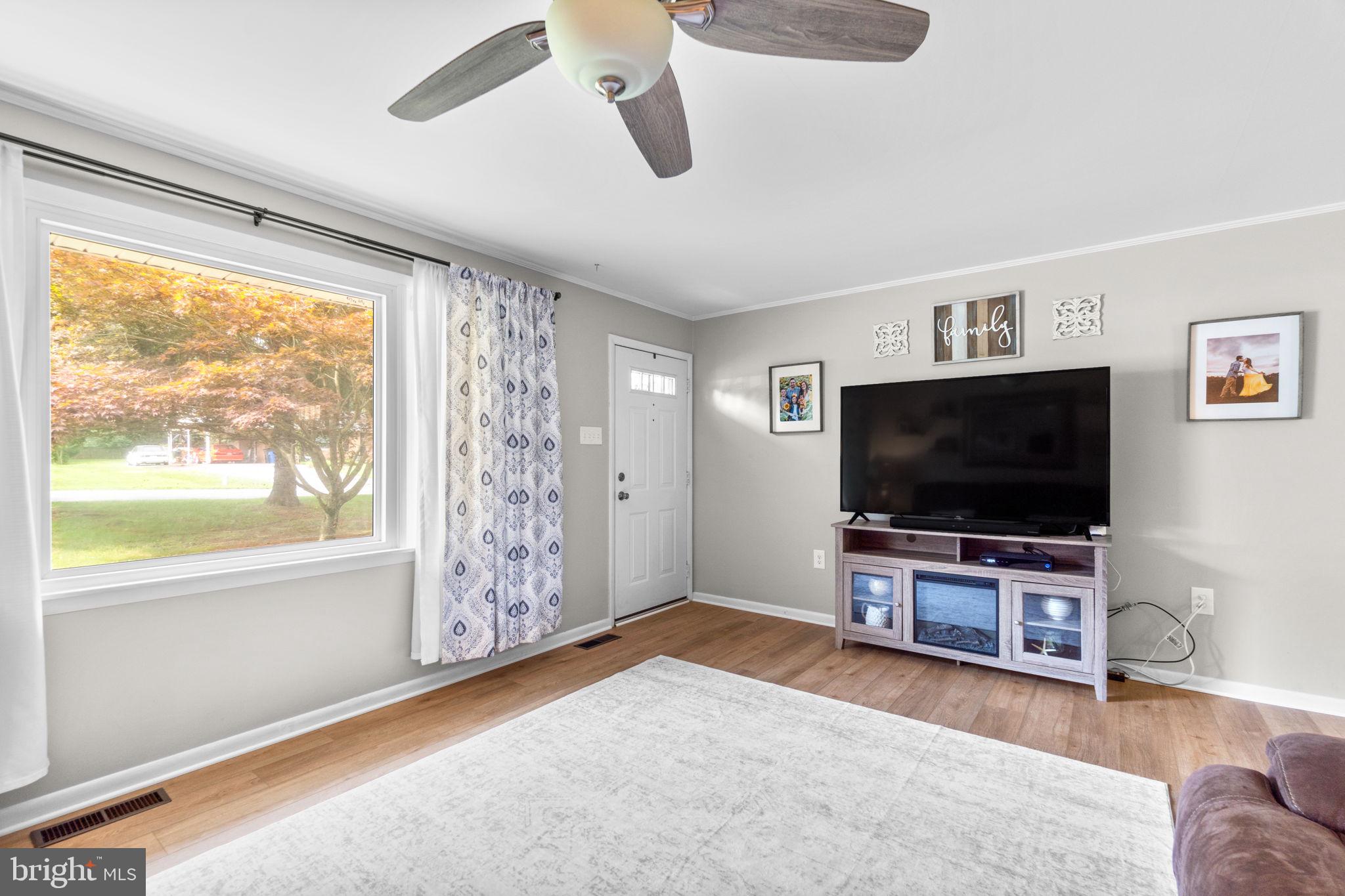 1518 WOODRIDGE LANE