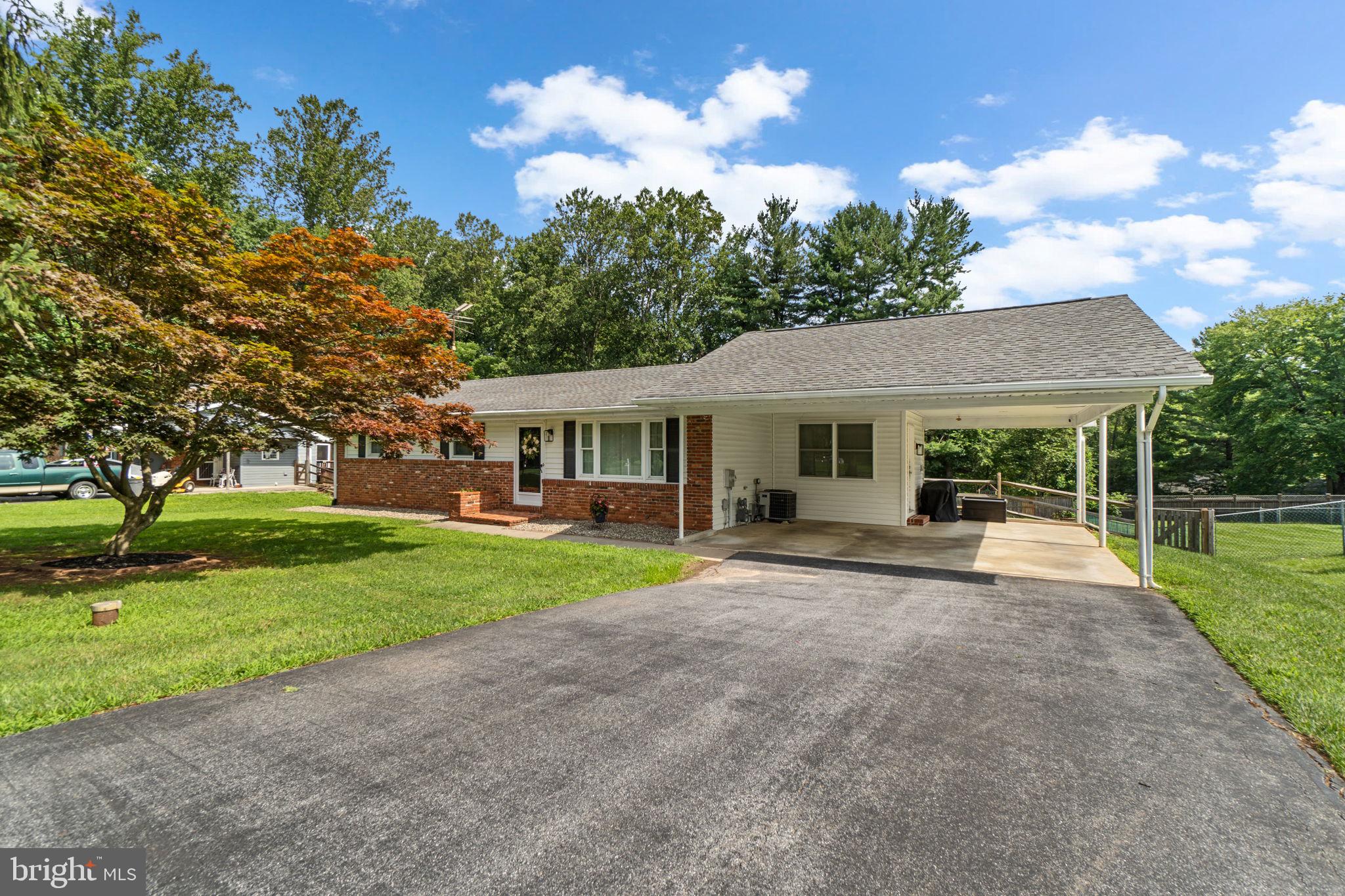 1518 WOODRIDGE LANE