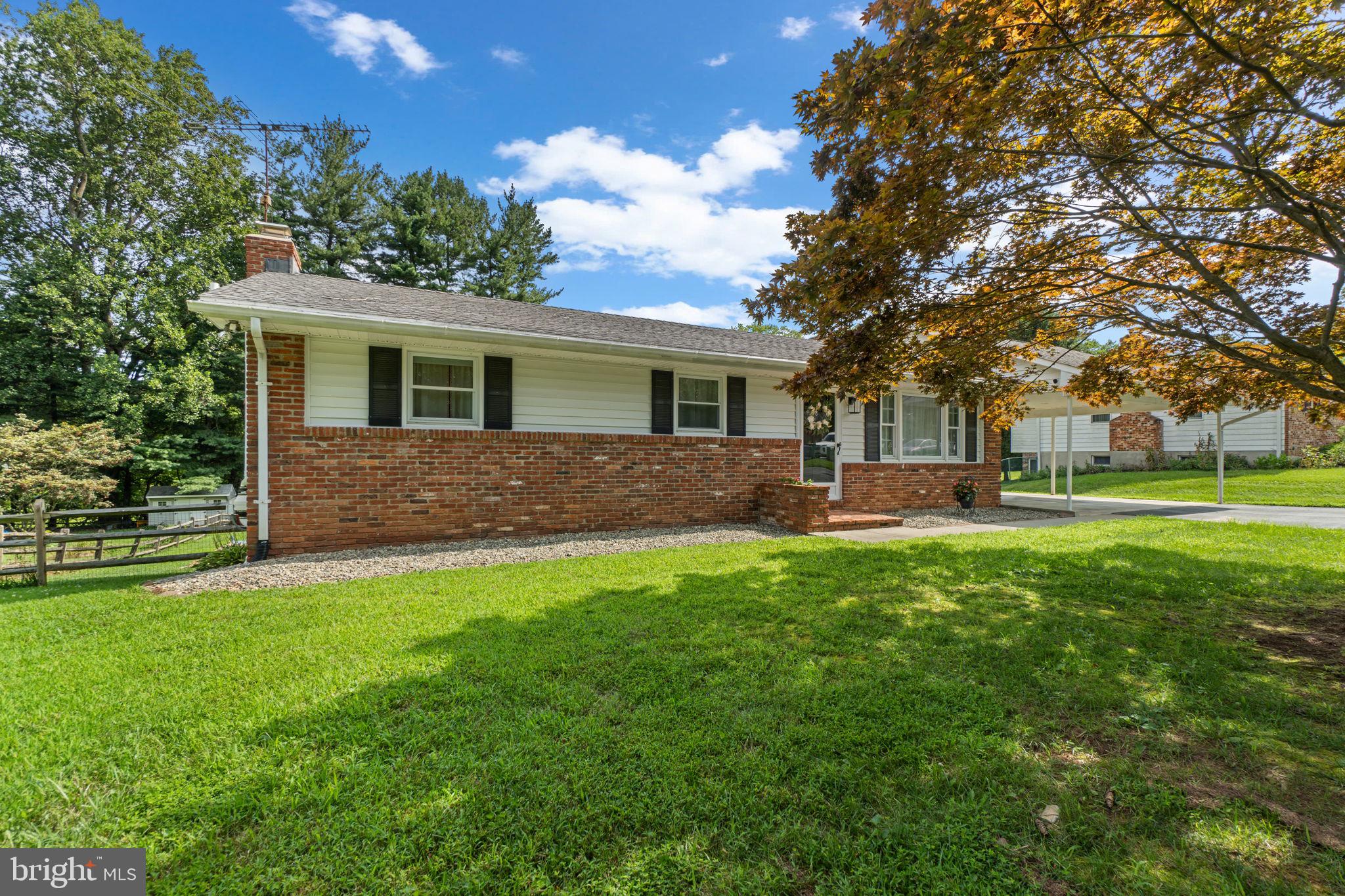 1518 WOODRIDGE LANE