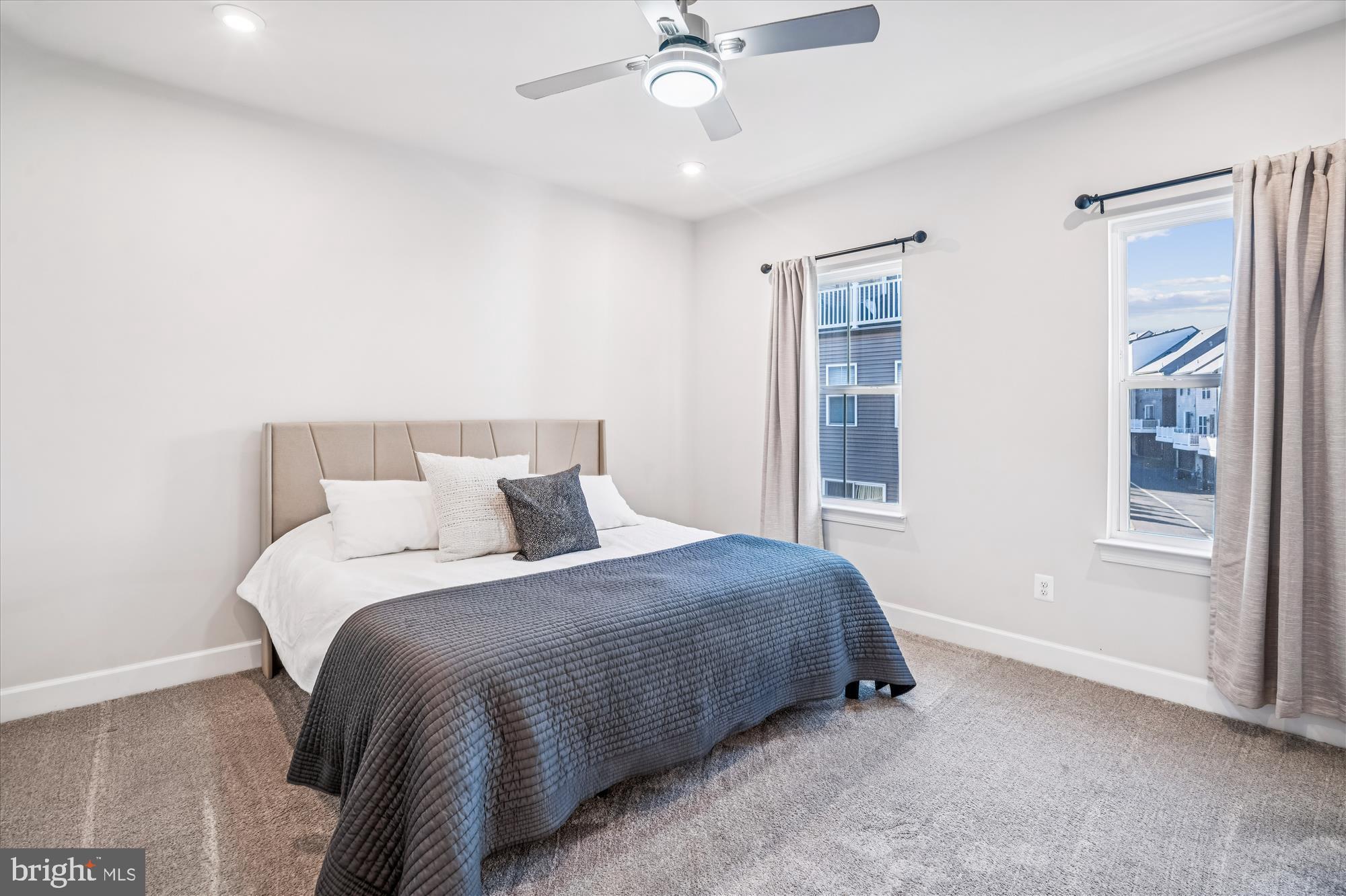 GATEWAY WEST - Residential