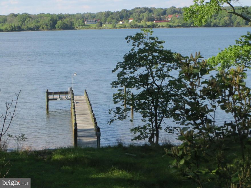 Rare waterfront find!Contemporary rambler w/ privacy,deep water, & expansive views -St Mary's River Gourmet kitchen complete w/ top of the line granite & steel counters, 6 burner gas cooktop,sub zero refrigerator, recessed lighting & custom cabinets.Hardwood floors t/o. Spacious sunroom bringing outside in! 2 car garage converted to studiio w/ heat/air & plumbed for sink.Newer pier& jetski lift