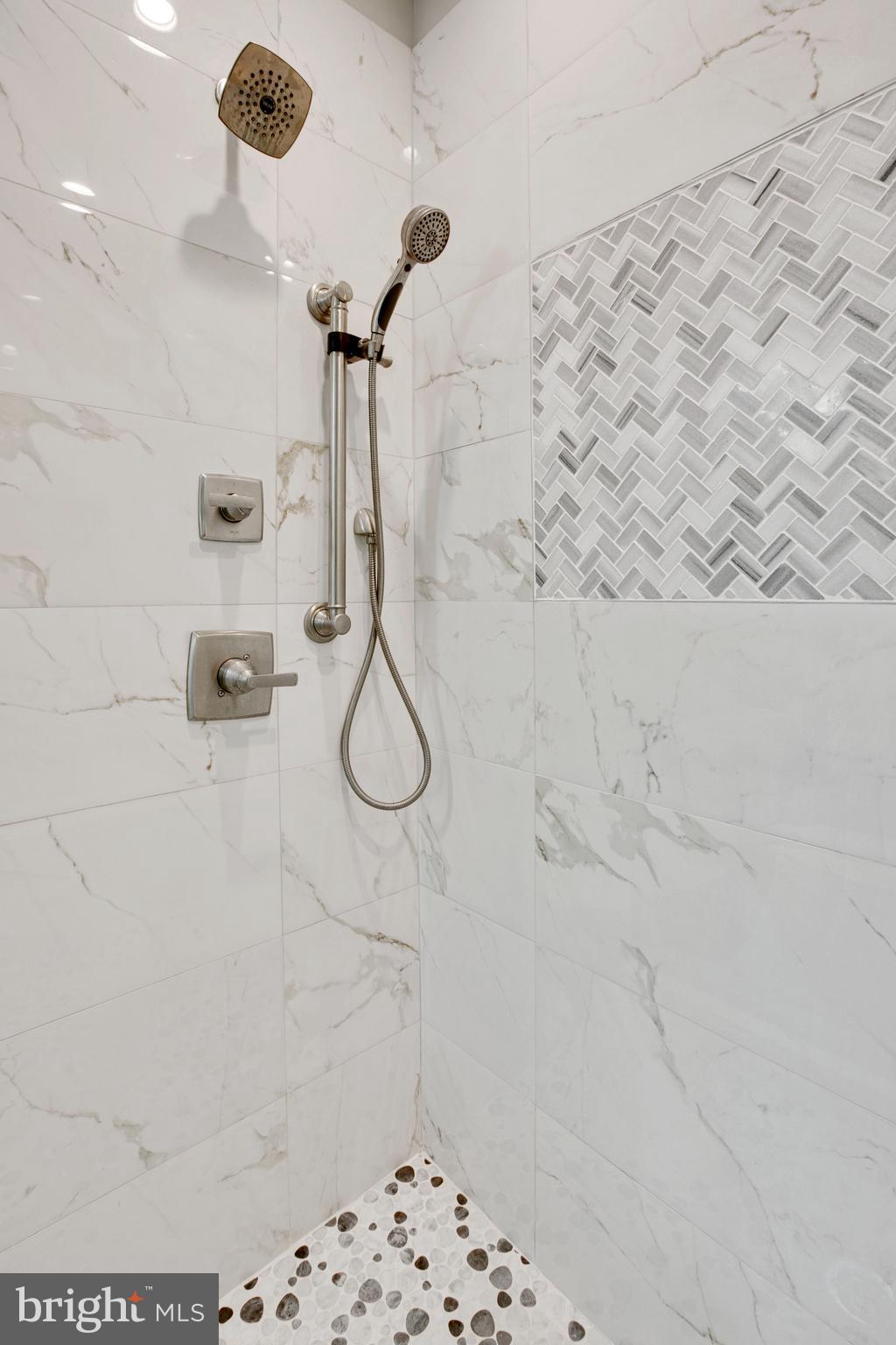 HIGHLANDTOWN - Residential