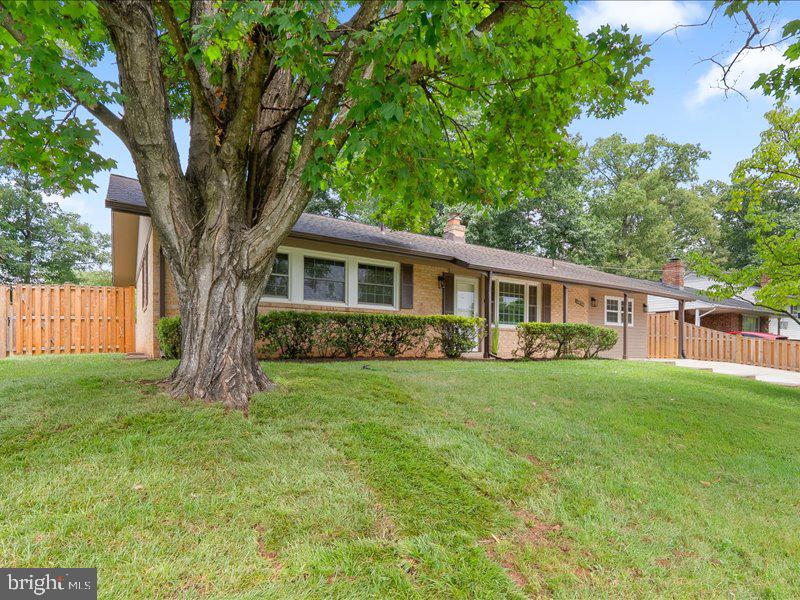 One Level Living w/ 4 bedrooms on a quarter acre, flat lot! *NO HOA or Restrictions*