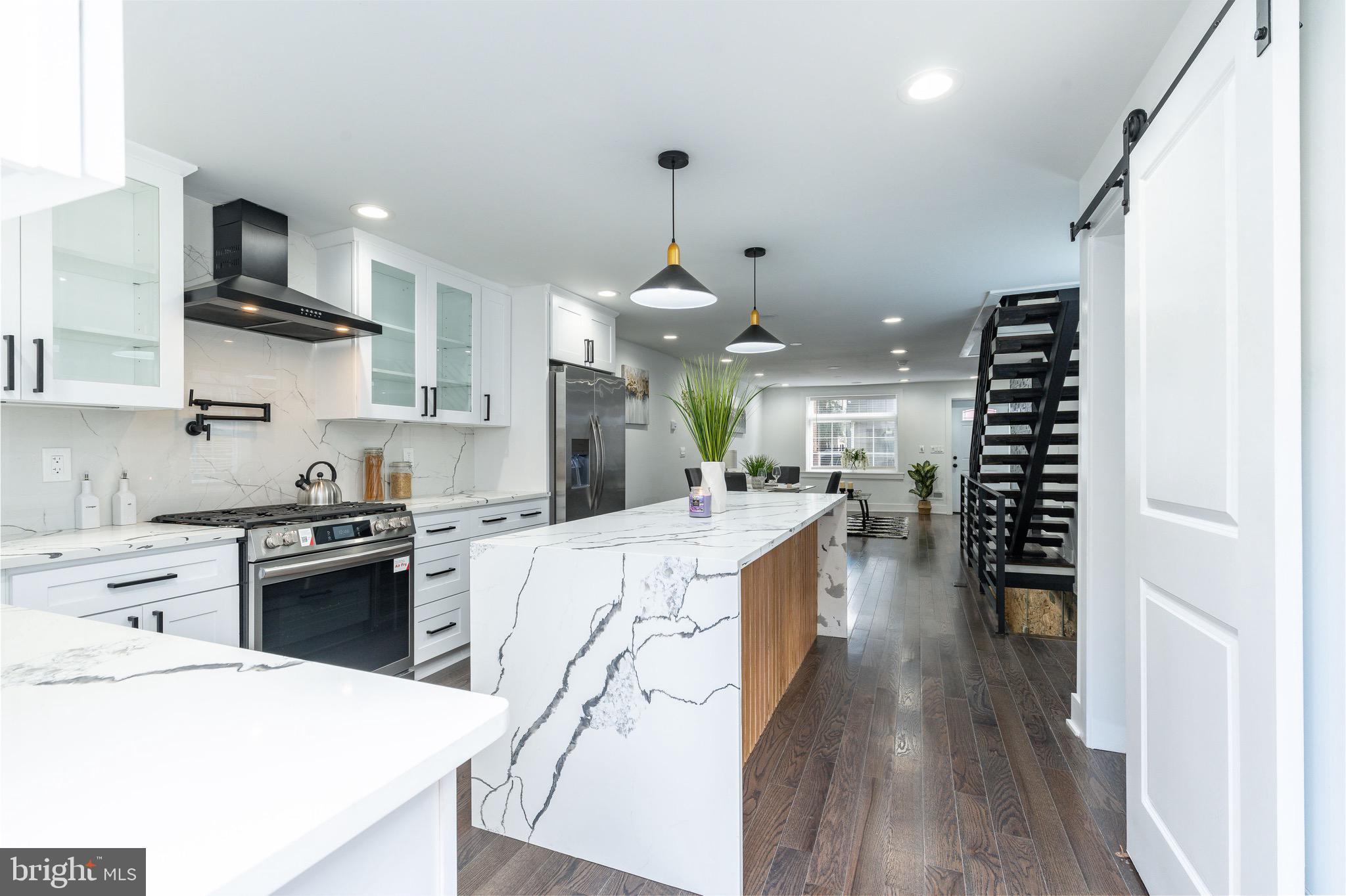 PORT RICHMOND - Residential Lease